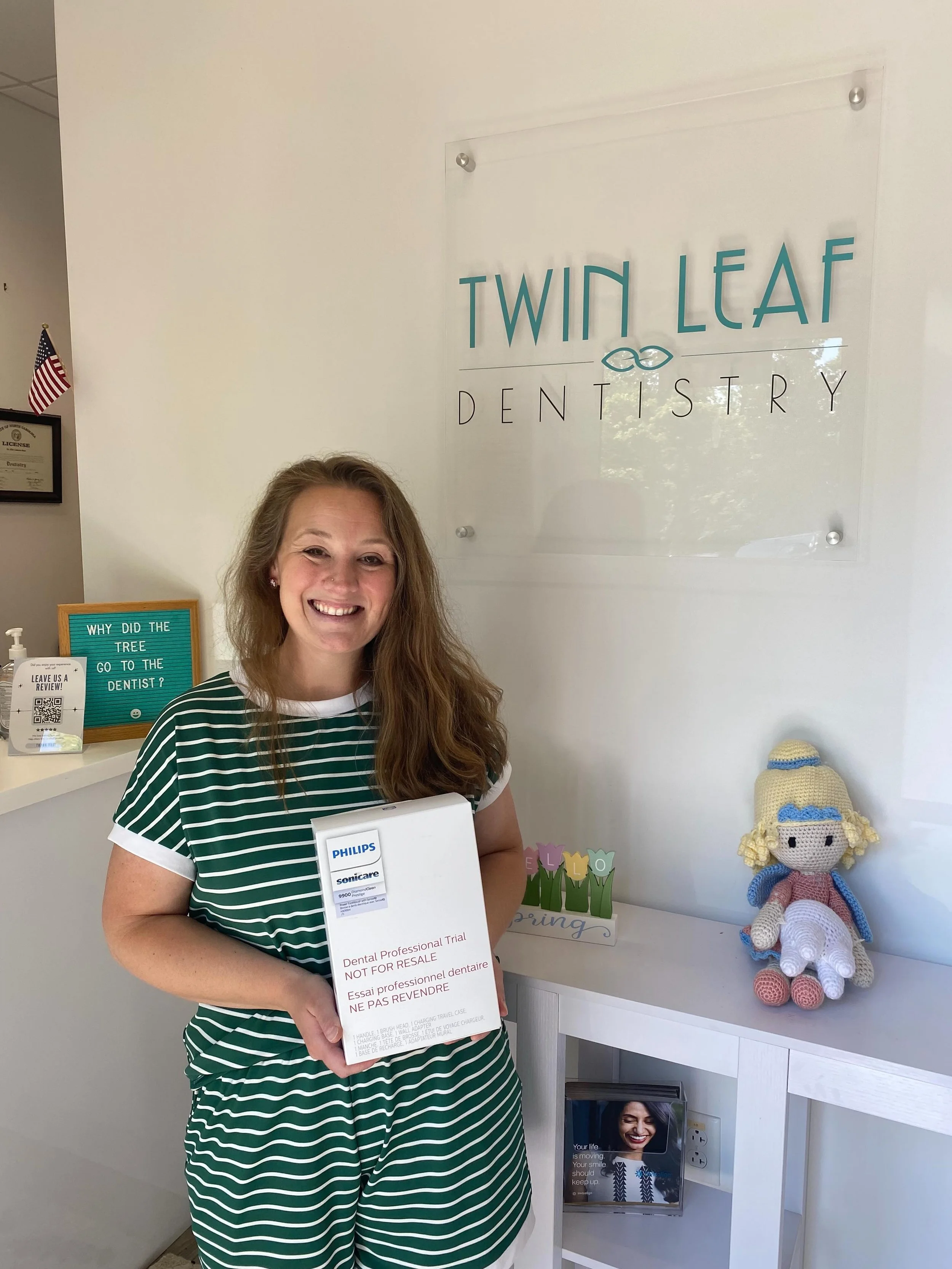 Our winner of the SpringsFest giveaway stopped by today to collect her new Philips Sonicare toothbrush! Congrats!🪥 🦷 
#twinleafdentistry #hollyspringsnc #apexnc