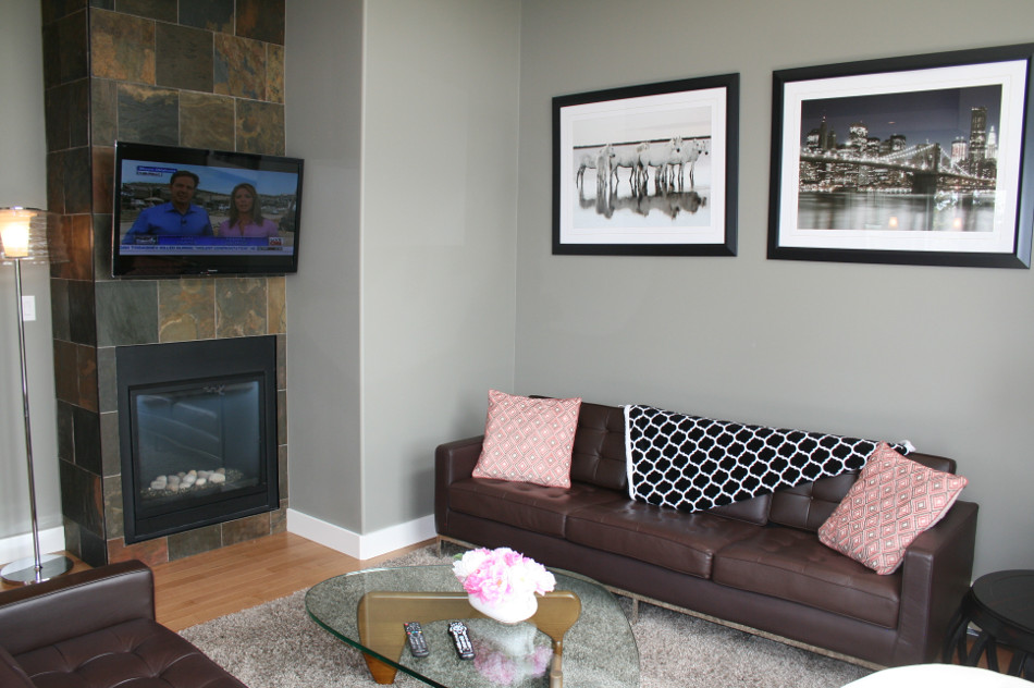 PIC-06-301-JB-BLACK-LIVINGROOM-NORTH.jpg