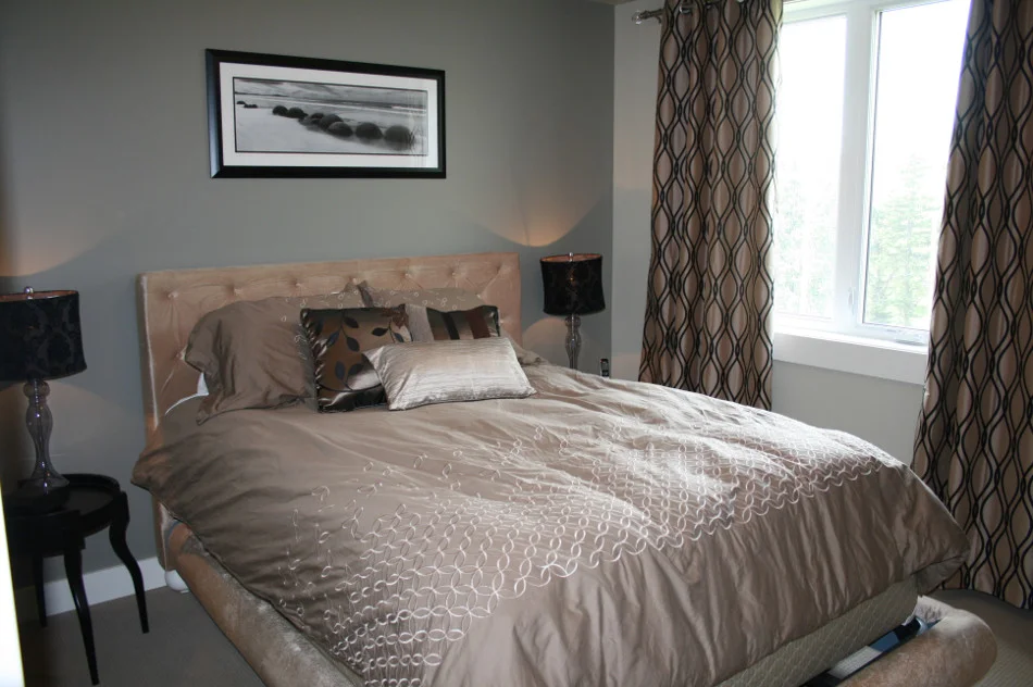 PIC-11-301-JB-BLACK-BEDROOM.jpg