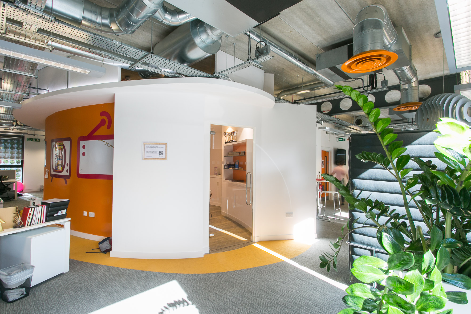 Mediacom_Manchester_selectinteriors_fit out_tombiddle_TB08.jpg