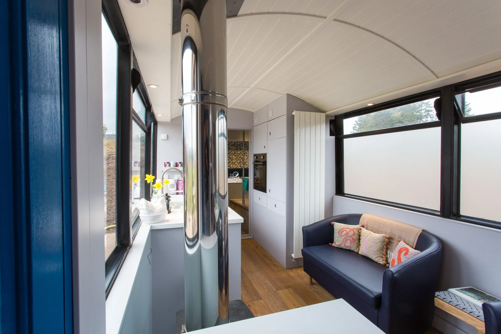 The bus stop_scotland_airbnb_architecture_tom_biddle_photography__-0009.jpg