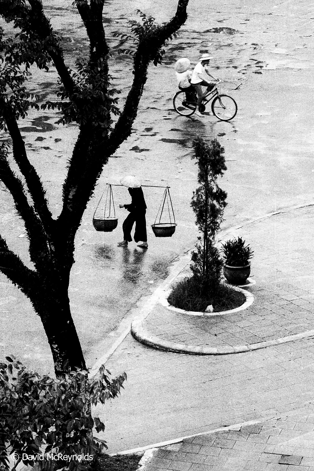  Street scene. Hanoi, 1971. 