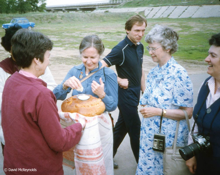 SU1987-receiving-bread_web.jpg