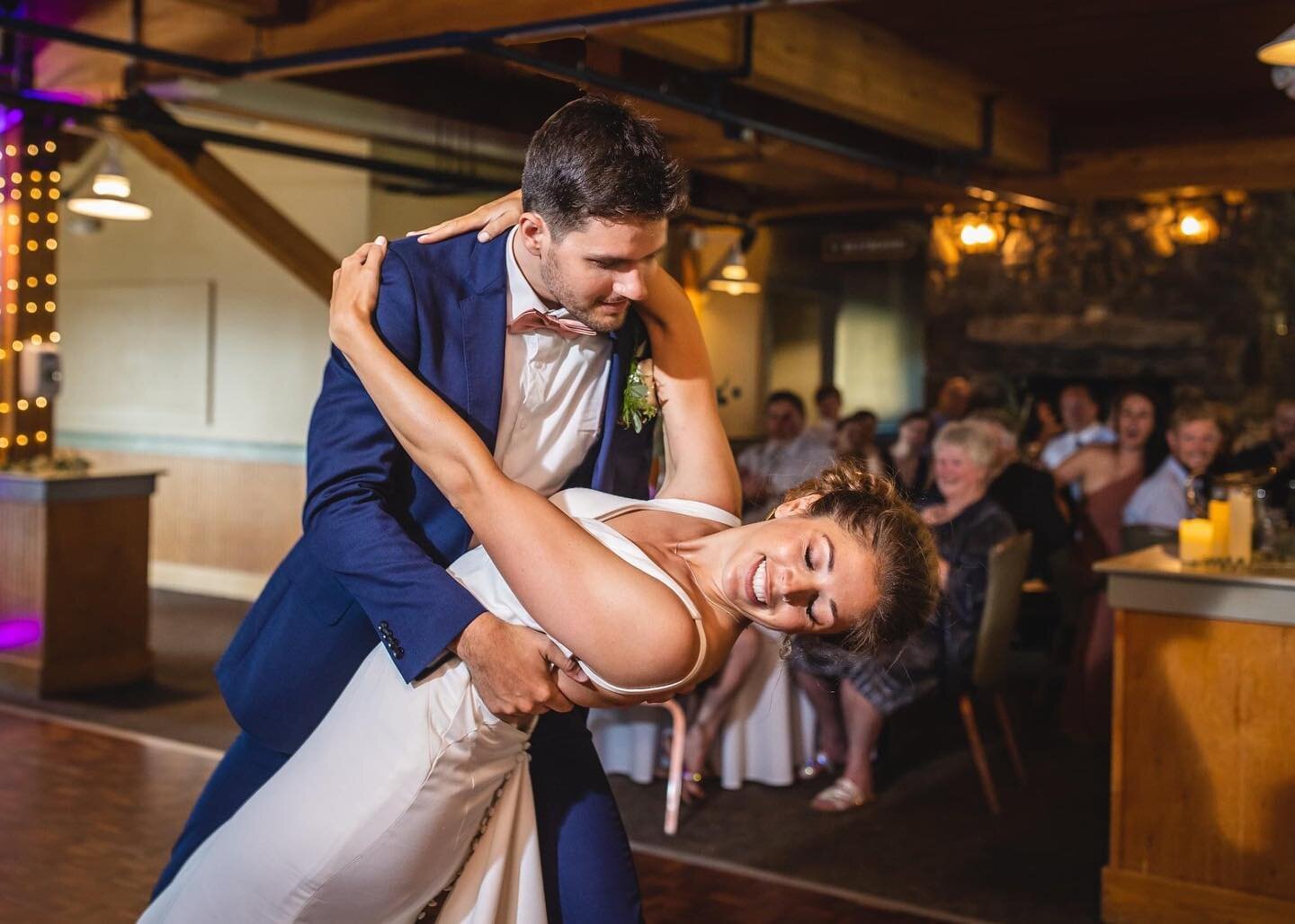 Take me back to Saturday and this amazing party 🎉 

Cheers Ryan and Jen!
.
.
.
.
.
.
#shannongisellephotography #mountwachusett #wachusettmountain #centralmasswedding #massachusettsweddingphotographer #massachusettswedding #steelandflintsociety