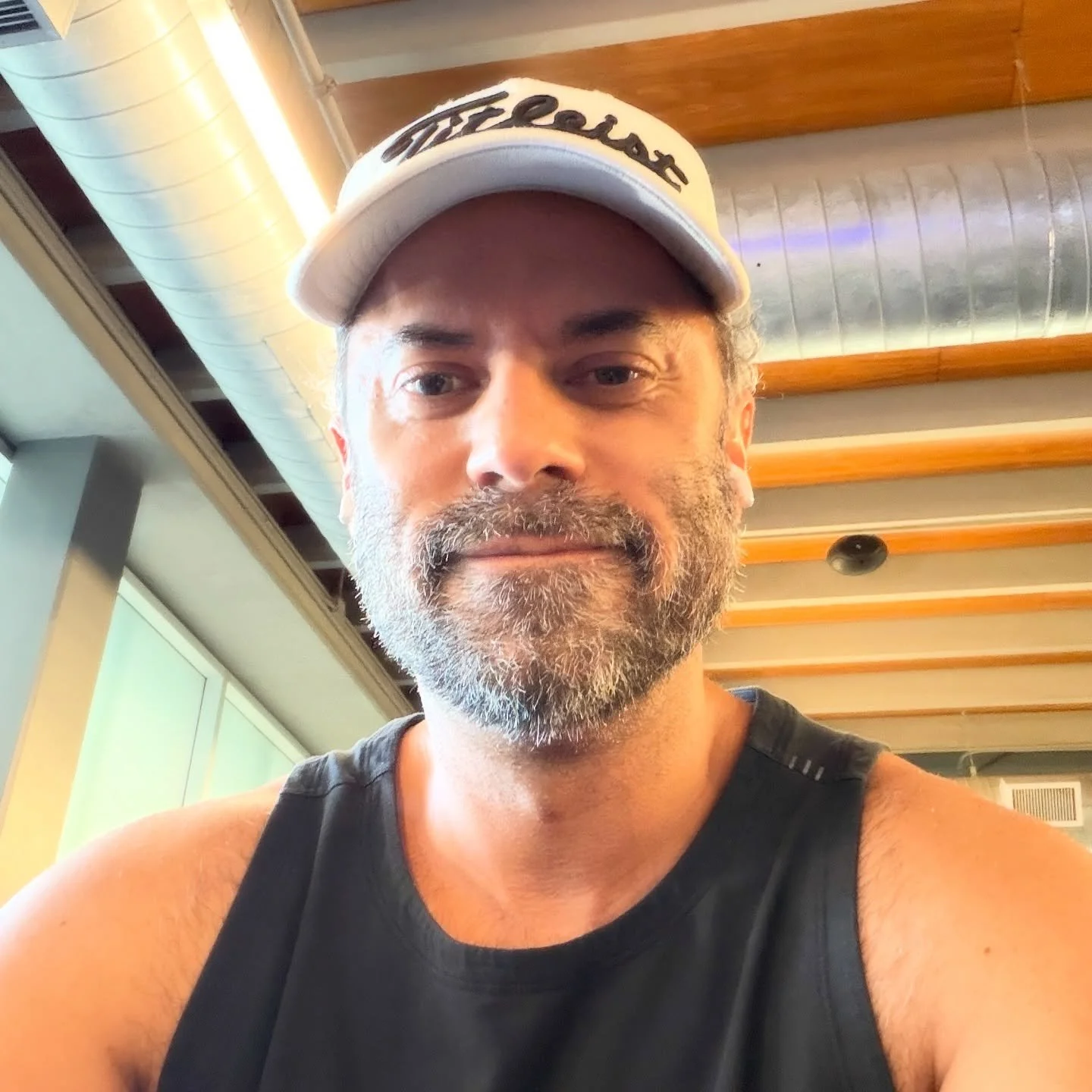 1000 meters, done! Indoor rowing and skierg session today was all about pacing myself and finding my rhythm. 💪 🚣⛷️#theuptowntrainer #trainerlife #hyroxtraining #uptowndallas #equinoxfitness #highlandparktexas