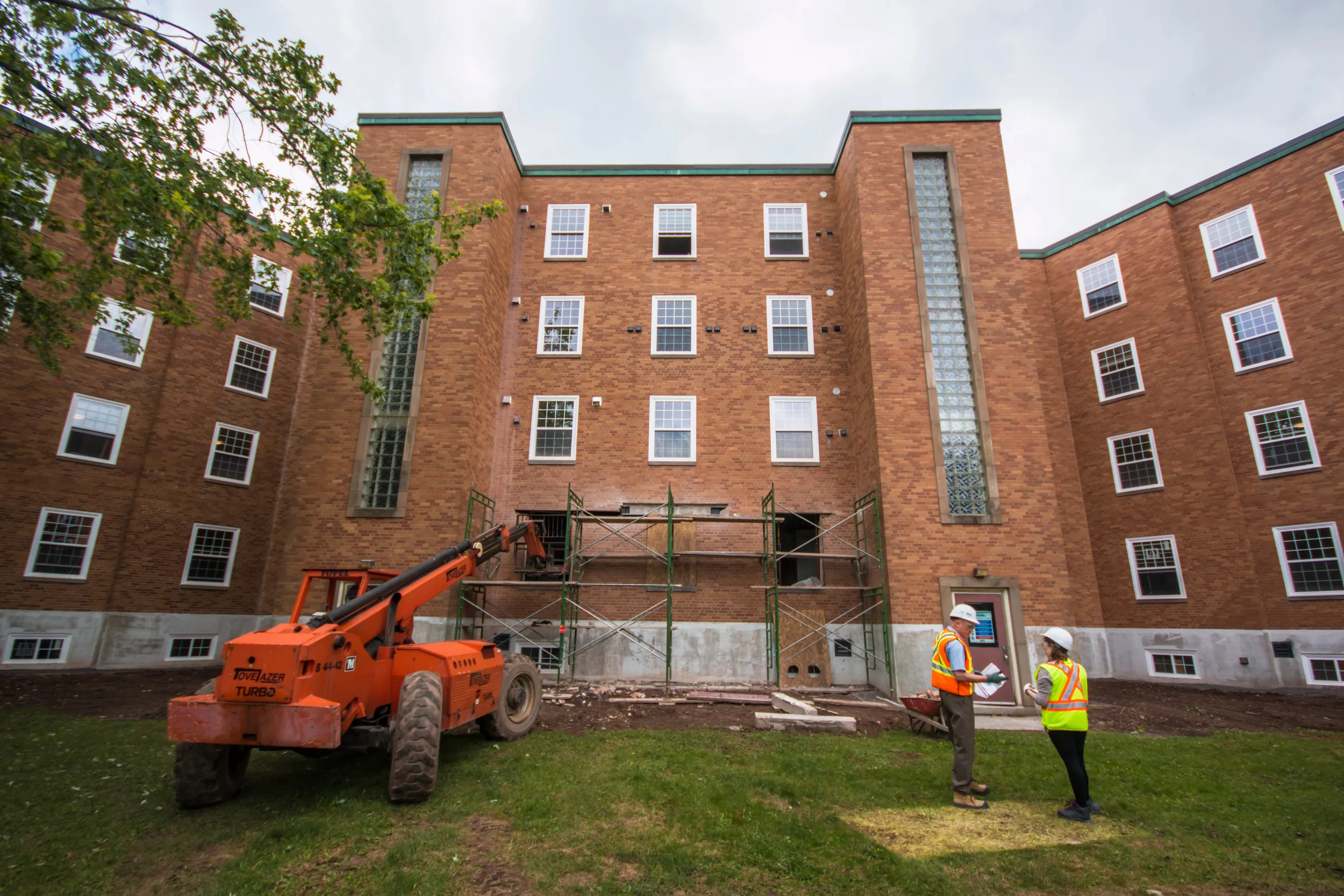  StFX Director of Facilities Management discusses the renovation of the &nbsp;MSB Complex with Xaverian Editor In Chief Emily Keenan.&nbsp;     The 5th and 3rd floor windows lead into kitchen facilities, while laundry will be located in between on th