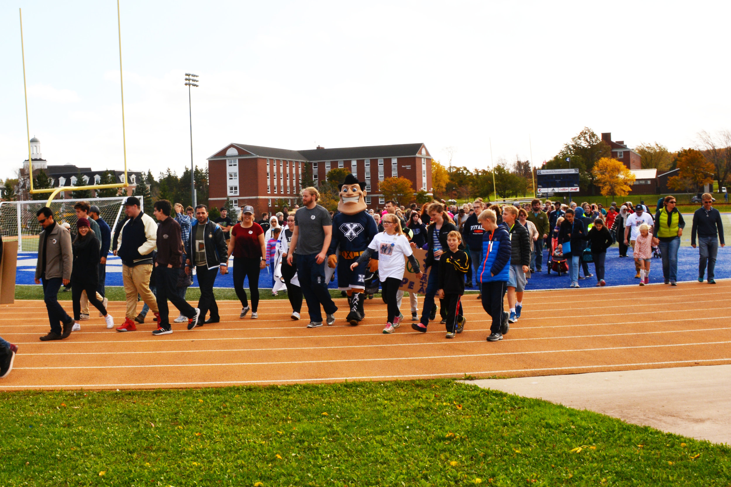  Beginning of the Peace for Syria Walk on October 23rd. More than 600 community members, students, and faculty came out in support of SAFE's initiative.&nbsp; 