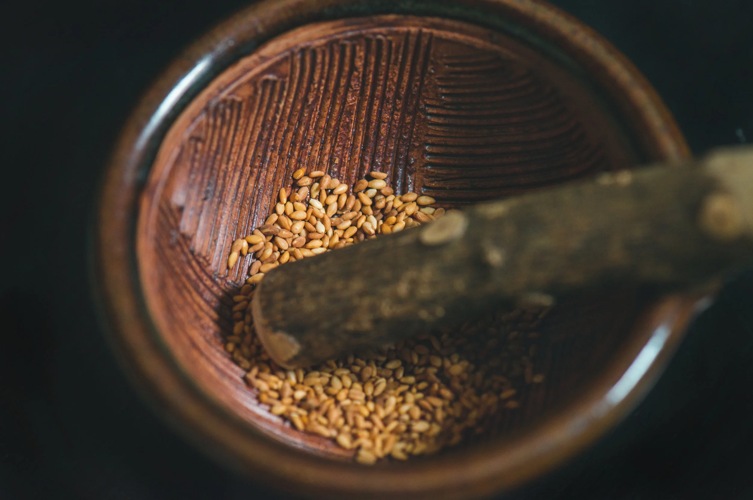 Sesame seeds are an excellent source of copper, a very good source of manganese, and a good source of calcium, phosphorus, magnesium, iron, zinc, molybdenum, Vitamin A, several B vitamins, selenium and dietary fiber.