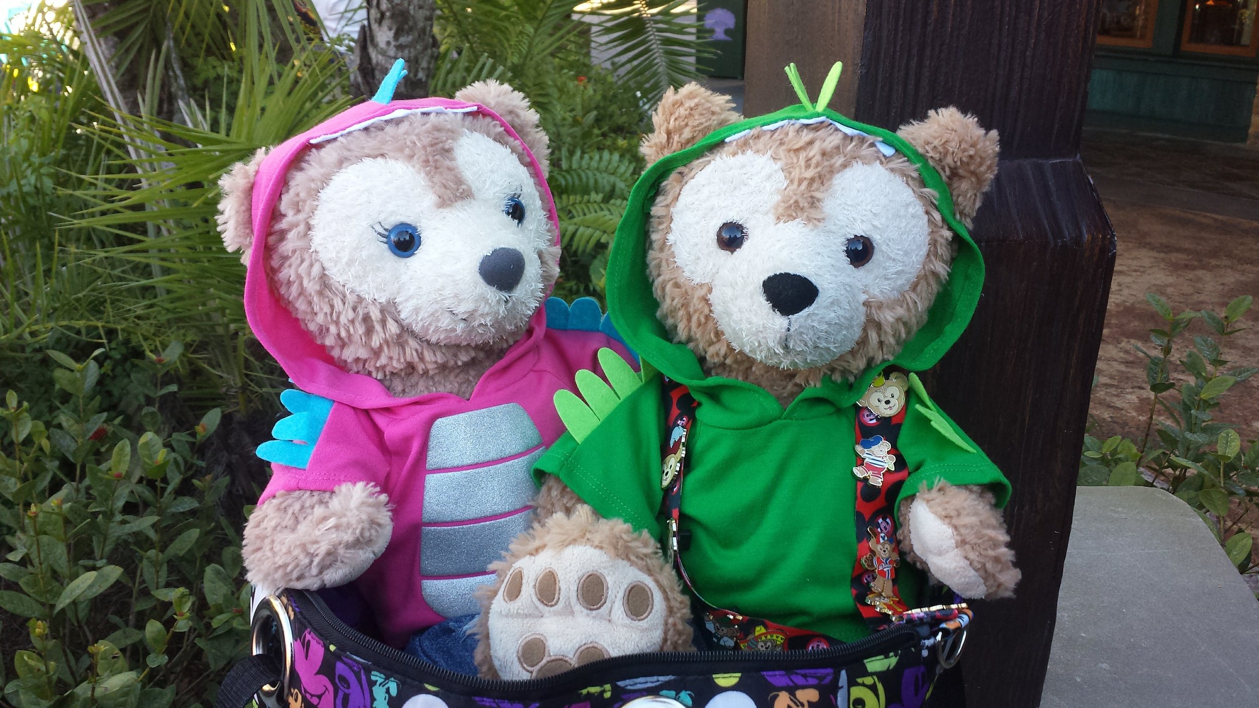 Duffy & ShellieMay Dressed as Dinosaurs!