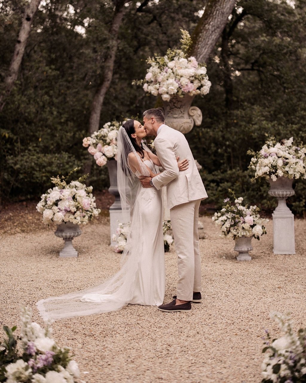 A dreamy wedding in the south of France 🇫🇷
At Yasmin Bridal we specialise in luxury destination weddings. Making sure we always support you in making your wedding dreams come true!
Can’t wait to be seeing @wonderlustevents again later this