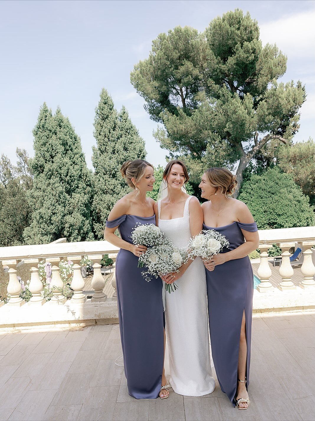 Some gorgeous moments from Imogen&rsquo;s dreamy day in the south of France 🇫🇷 

Venue: @chateaulatourvaucros 
Wedding Planner: @wonderlustevents 
Bar: @thebuckrider 
Wine: @pepites_de_vin 
Catering: @fleurdesel_traiteur
Childcare: @quenottesetpeto