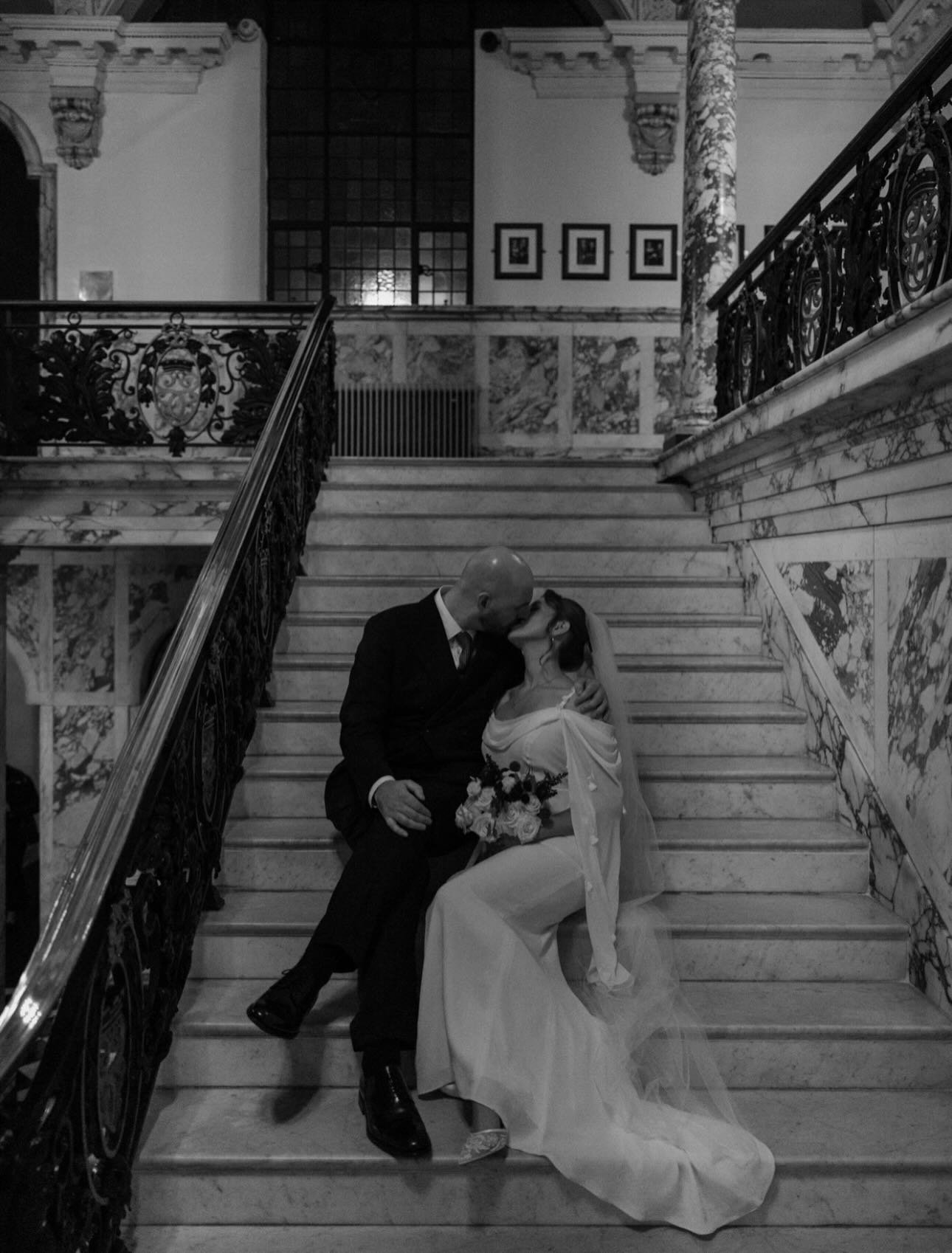 Sal and Al 🤍

Hair and Makeup - Yasmin Bridal
Venue @stockportevents 
Photos @leahweddings 
Dress @ellisbridals from @scum_vintage 

Manchester bridal makeup artist | Cheshire bridal hair and makeup | Stockport Town Hall wedding makeup | Knutsford w