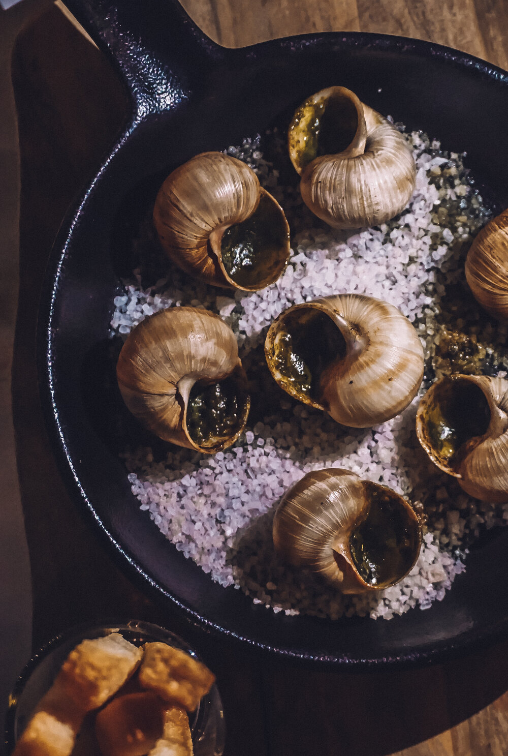 Burgundy snails, toasted bread
