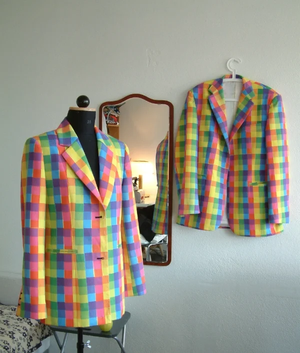 Kostym på docka.JPG