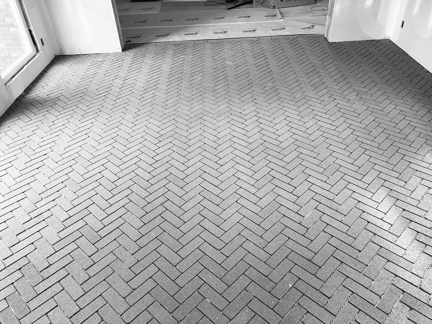 Thin brick herringbone