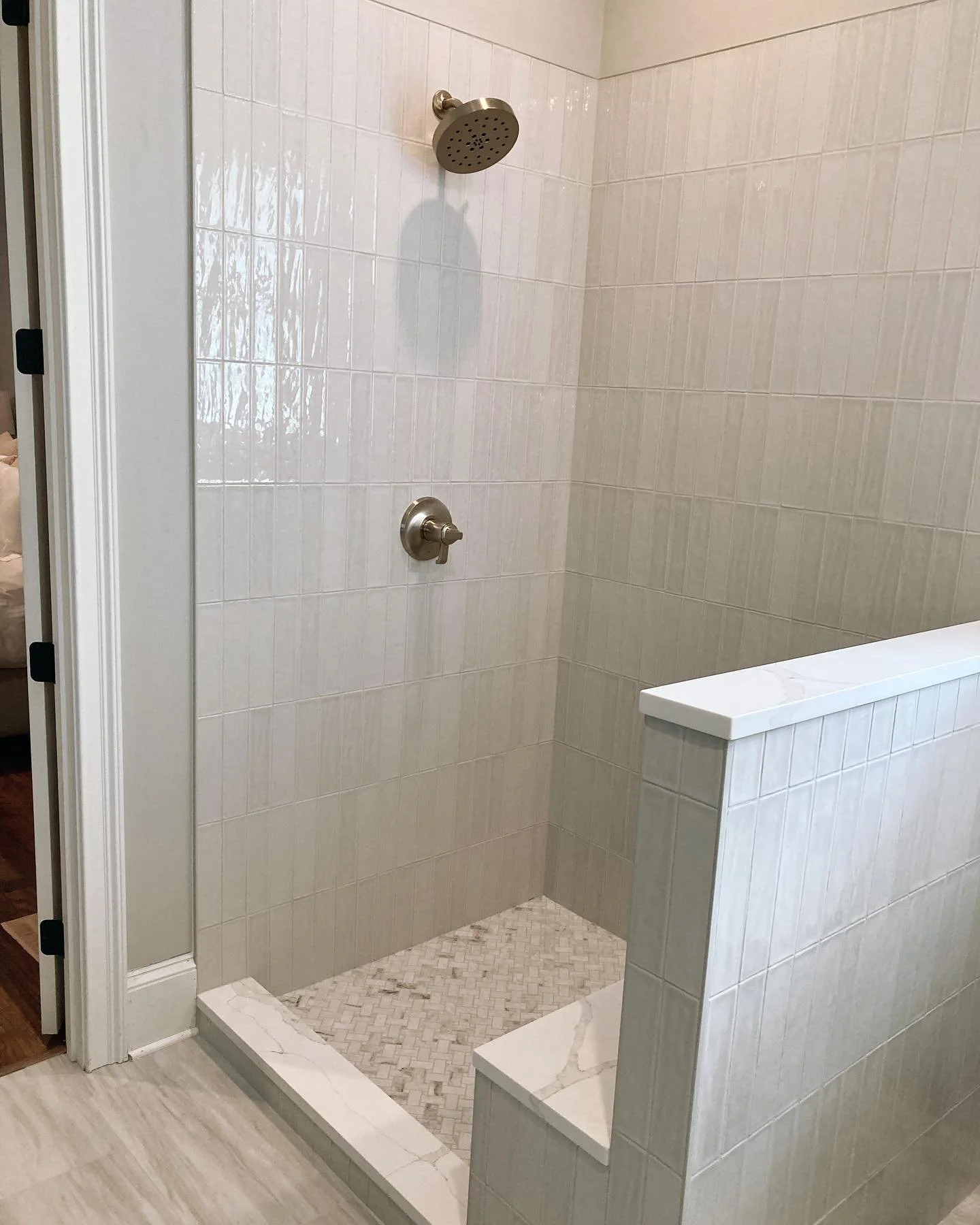 We saved time on this job because the customer had their countertops replaced ahead of time. We gave the granite manufacturer the wall/bench top measurements before we arrived and we trimmed the ends to fit.