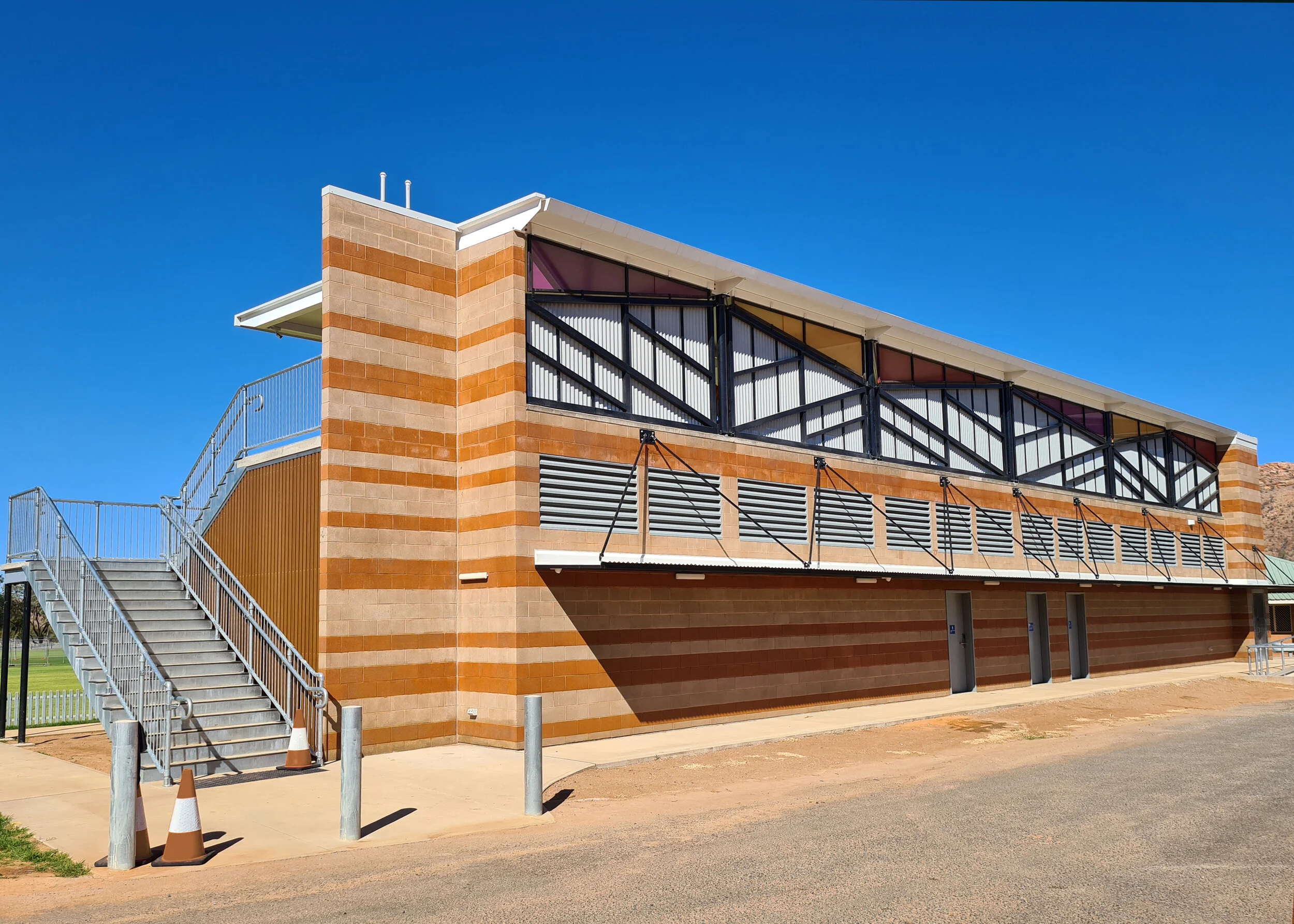 00_6000-public_ASTCAlbrechtOvalGrandstand_SDA_MiriamWallace.jpg