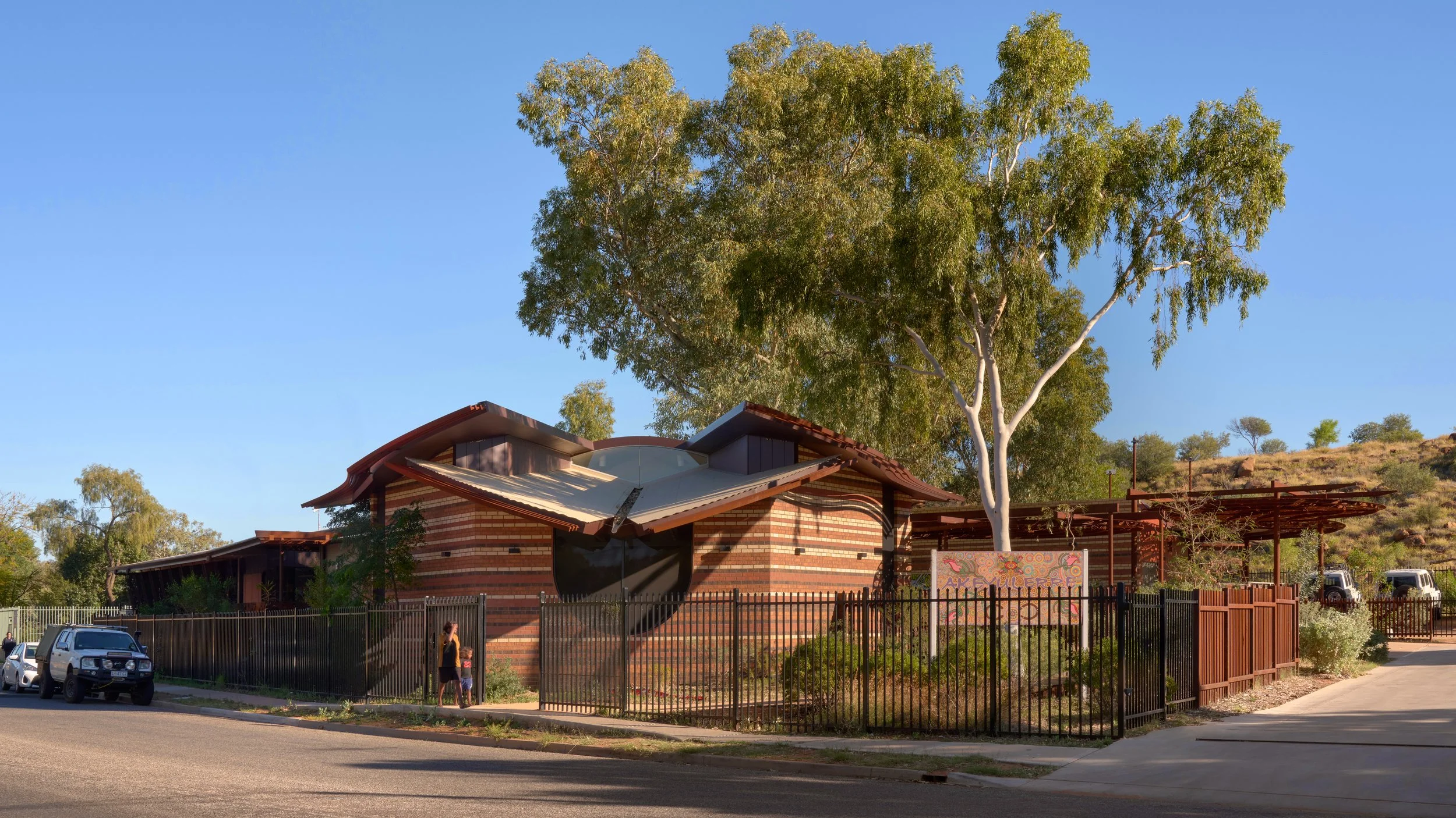 _PS_Akeyulerre Healing Centre_01_Tom Roe.jpg