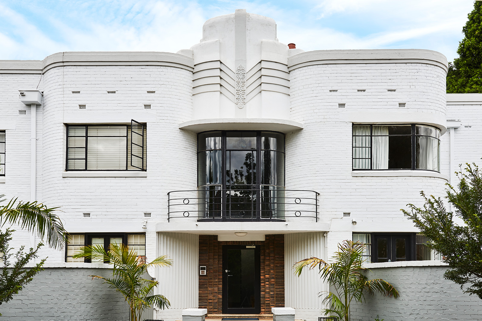 Hunting-for-George-Armadale-Apartment-Lucy-Glade-Wright-02-low-res.jpg