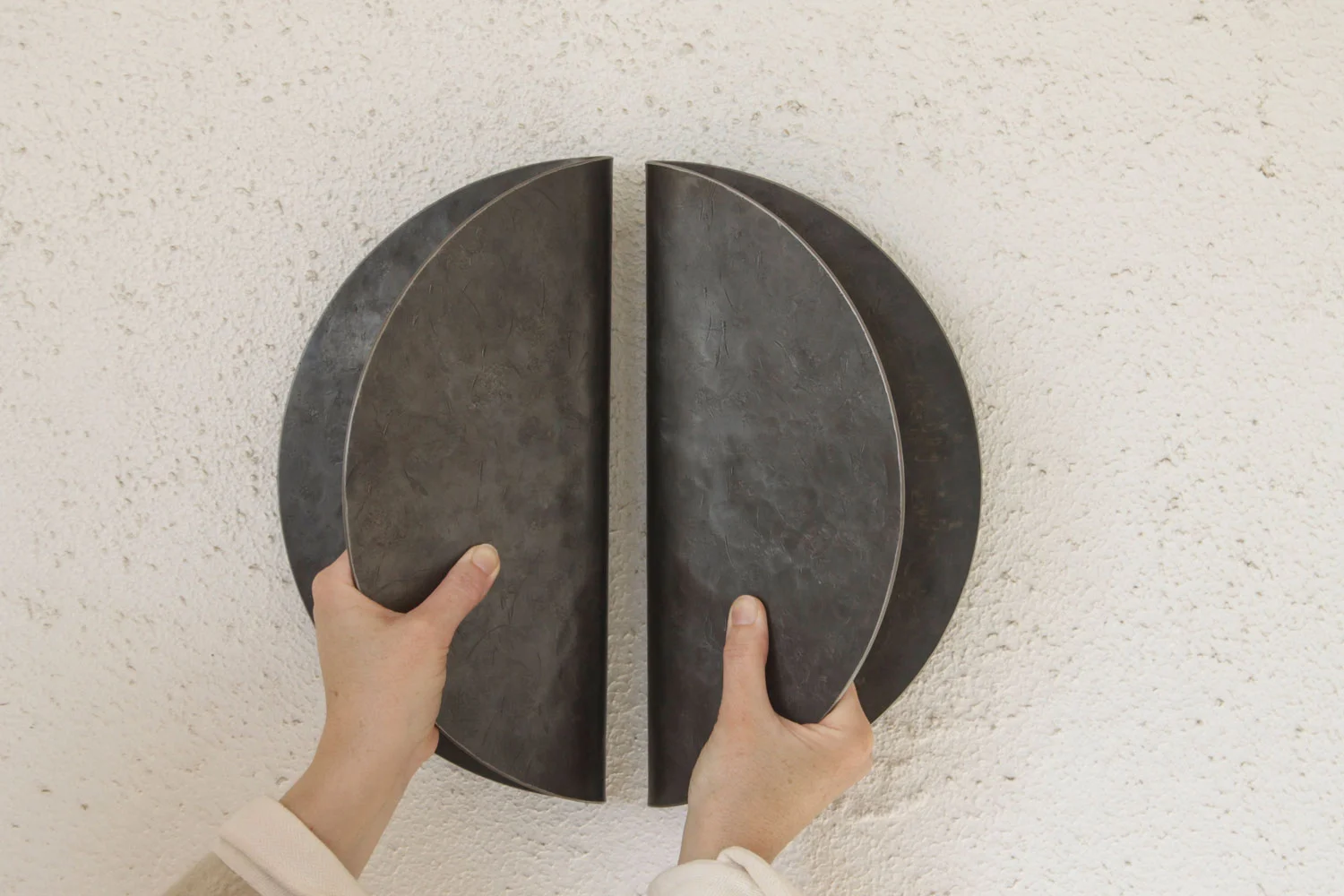 Rowsaan, Taco pull, 2018, stainless steel, 300 x 150mm. Image courtesy the artists.