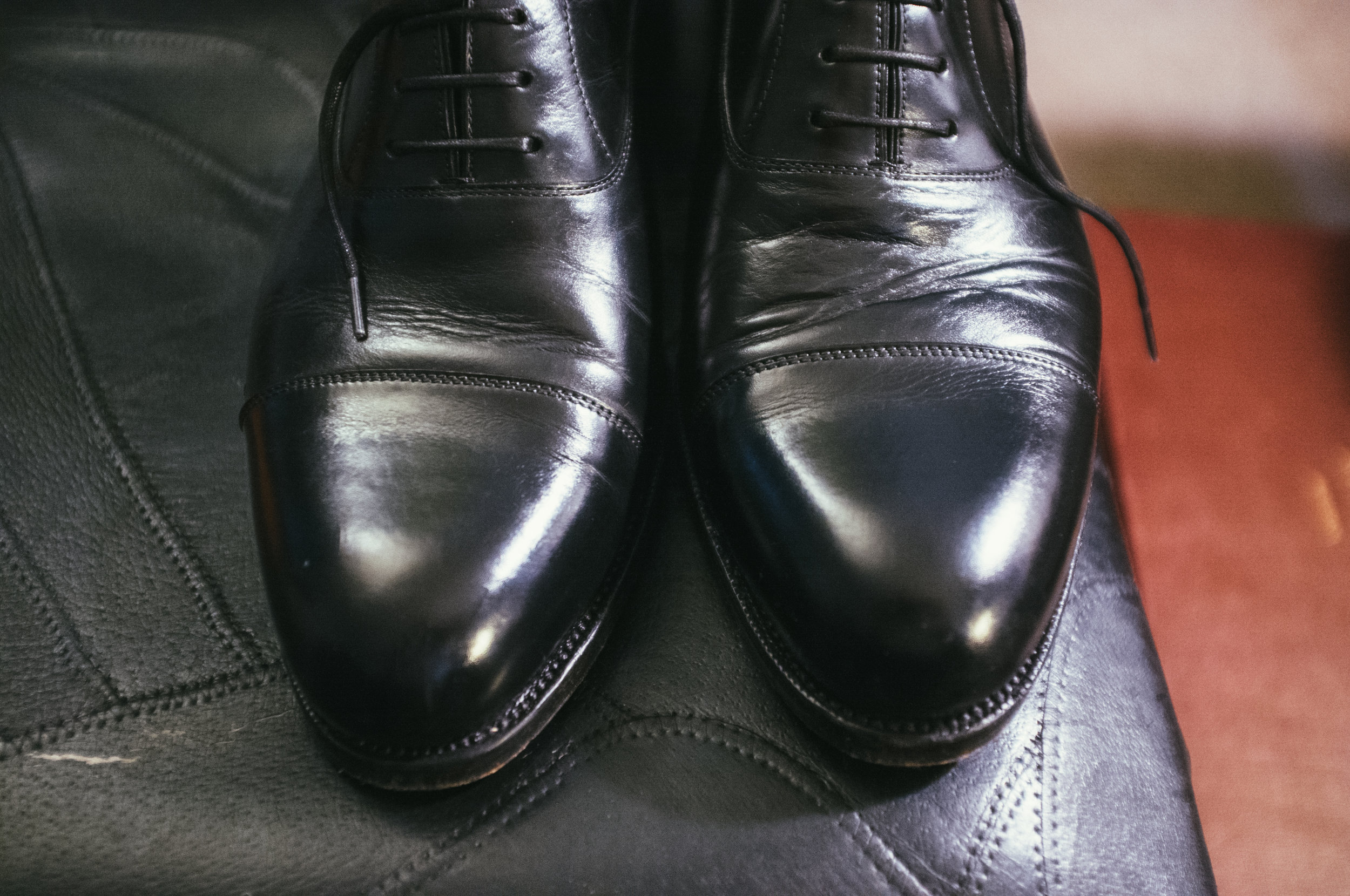 How To Get A Mirror Shine On Your Shoes 