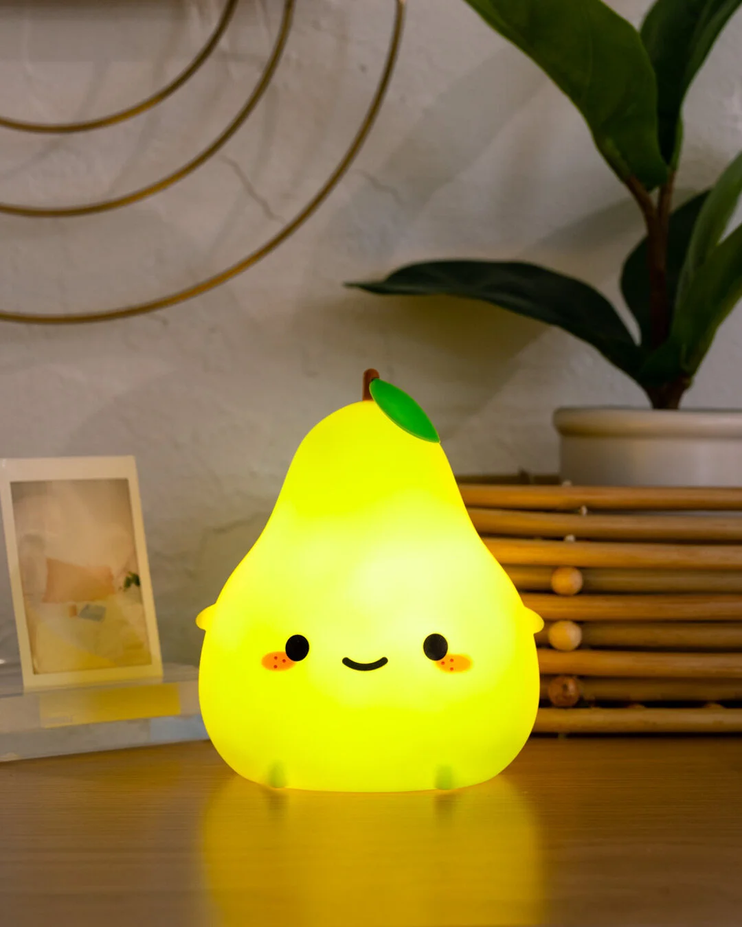 Lulu Pear Ambient Light, photo by Stephy So