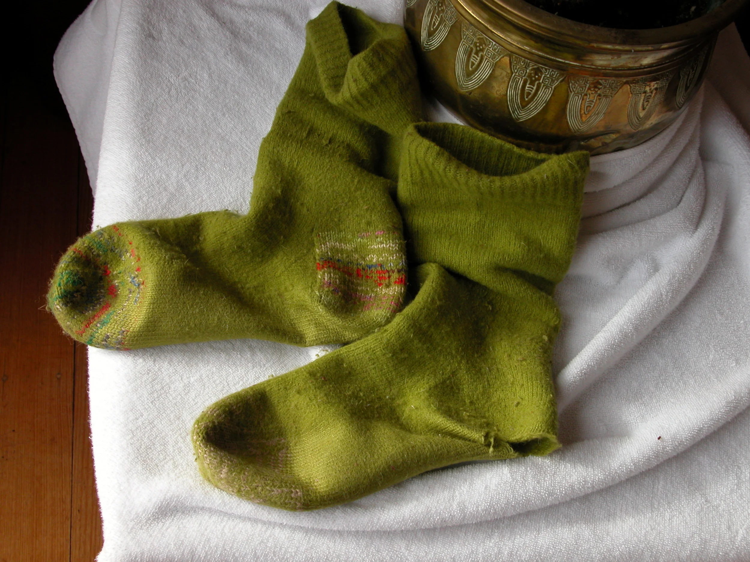 The most recent pair of socks Anne knitted for me. On these she used leftover commercial sock yarn to reinforce heels and toes, except on the heel where the hole developed, just this week :(