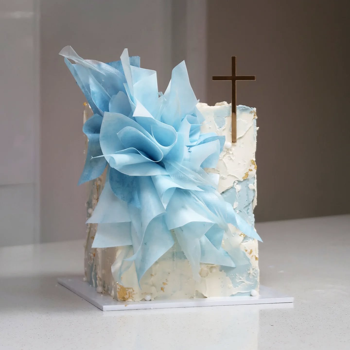 Beautiful in blue - for a celebration by the water 🌊
