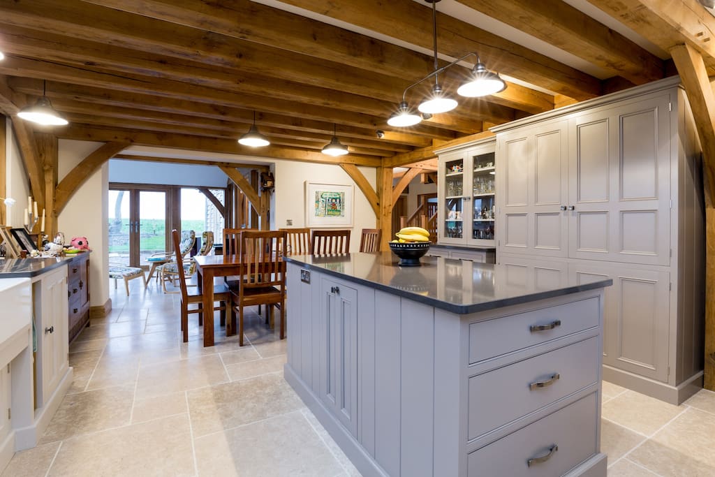 Kitchen 2.jpg
