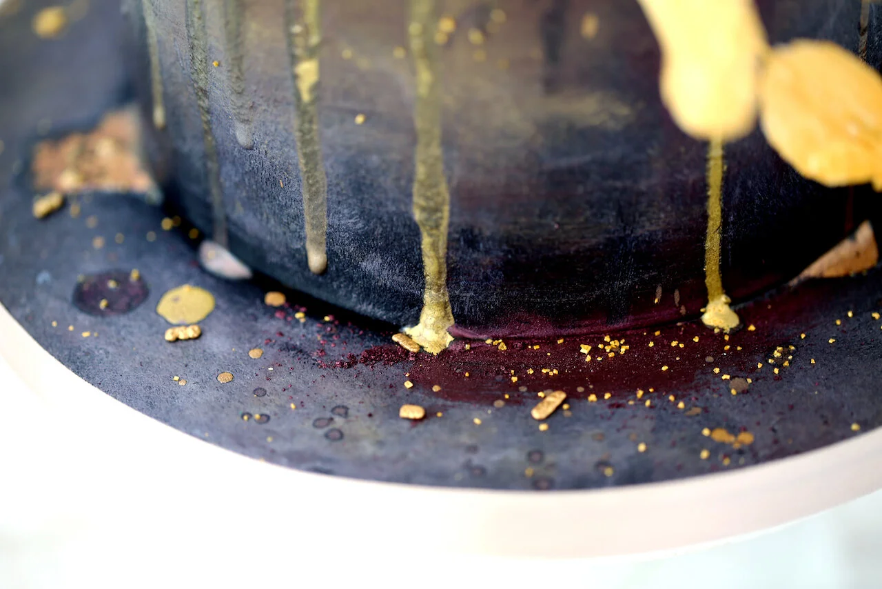 black-gold-cake - 4.jpeg
