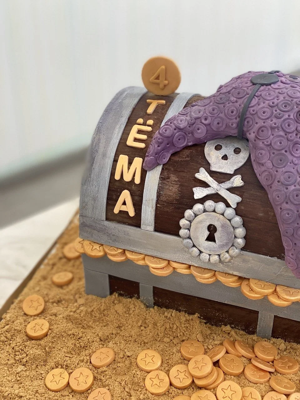 Yiamy_Custom Cake - 21.jpeg