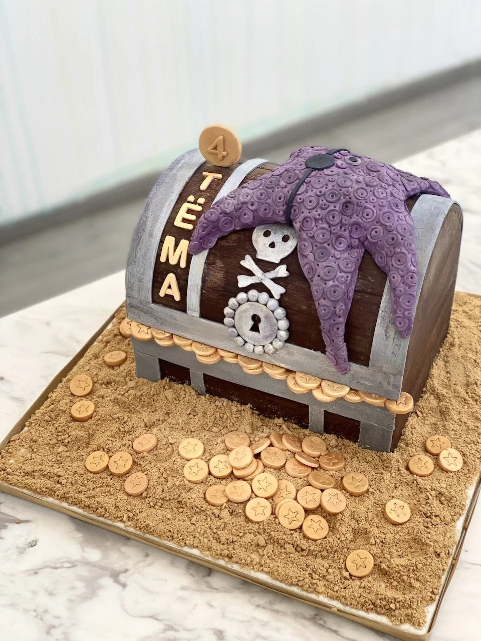 Yiamy_Custom Cake - 23.jpeg