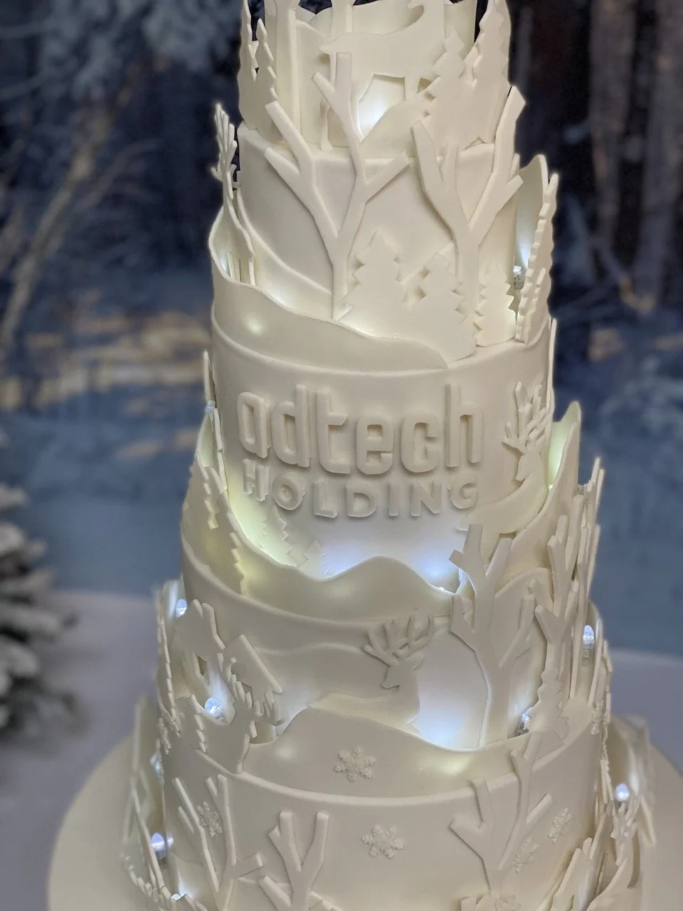 Yiamy_Corporate Cake - 7.jpeg