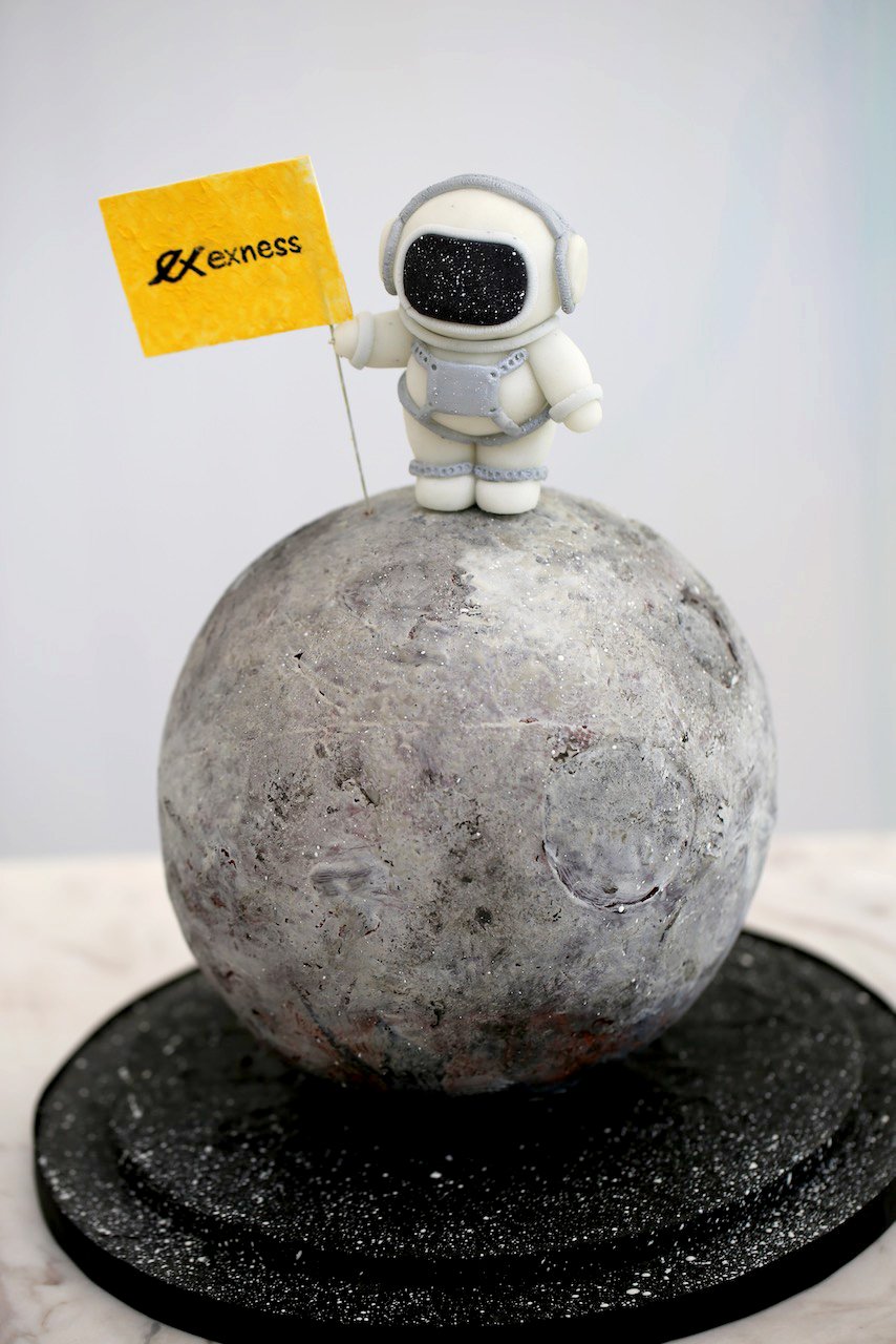 Yiamy_Corporate Cake - 18.jpeg