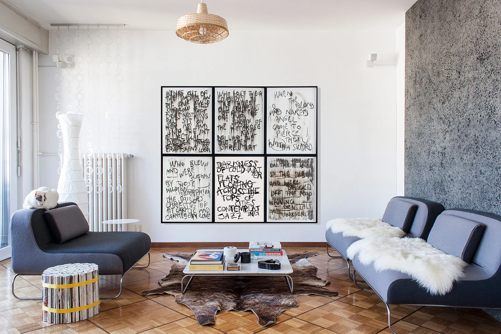 situation en appartement avec 5 autres œuvres sur papier