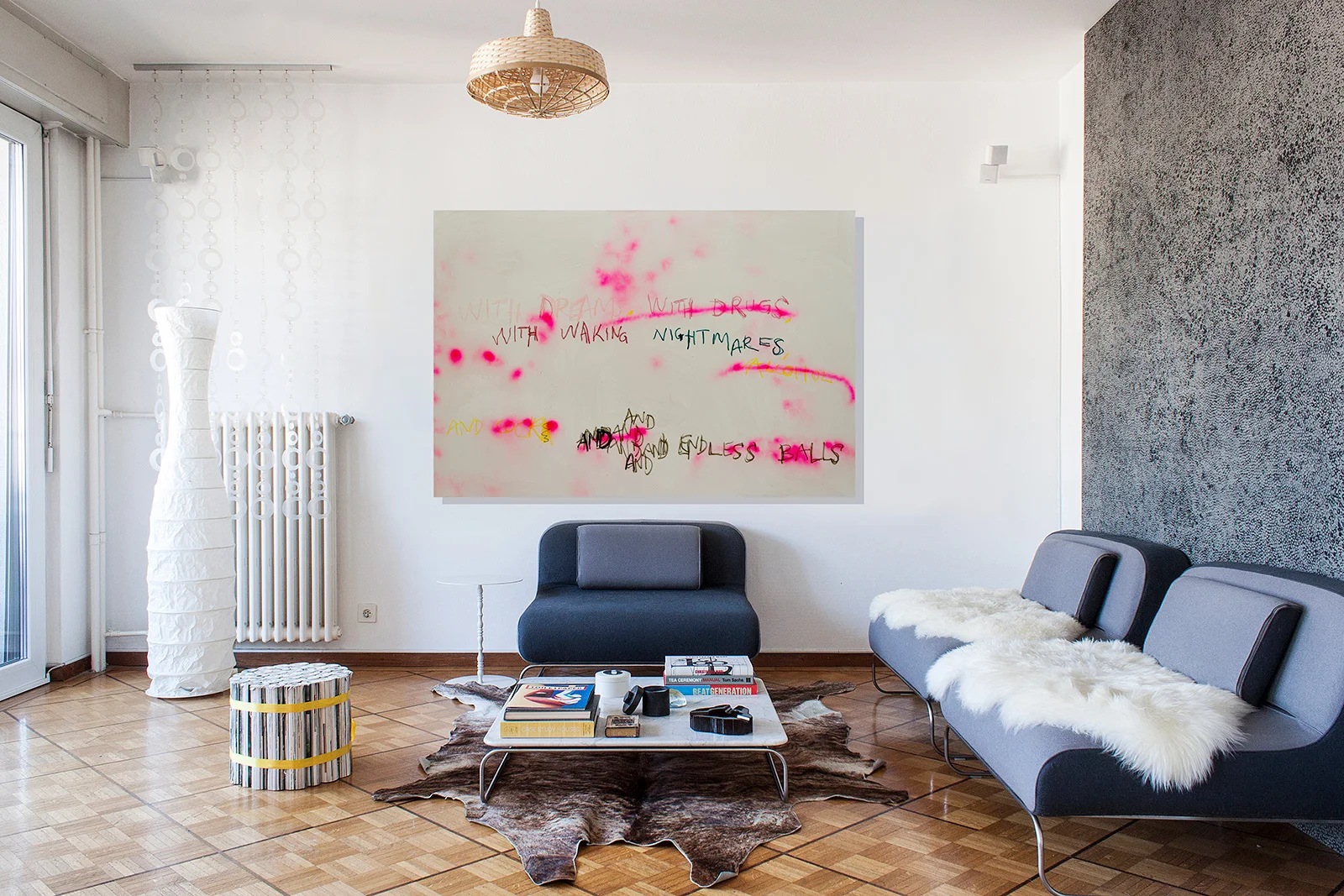 pour chaque œuvre, possibilité de se la représenter en situation d’appartement (hauteur plafond: 260 cm, sièges: 66 cm)