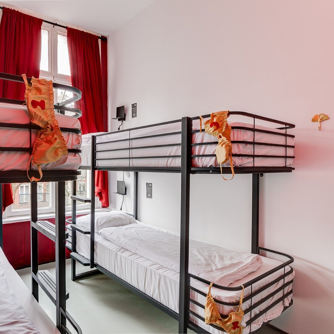 🛏 MAMA's Dorm Rooms 🛏 Why are they so popular? 🤔

⬇

😎 Private curtains
💡 Individual Lights
⚡Charging Ports
🚽 En-suite toilets
🧳 Luggage lockers

Book a bed now, ya know you wanna 😉

#cocomama #amsterdam #hostel