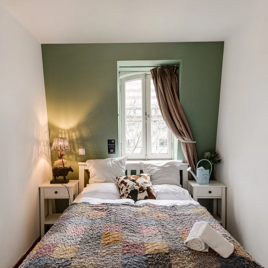 🌻 Check into our Farm Room and step into a storybook! 🌾
(Dw, it doesn't smell like a farm - it smells fresh 👌)

#cocomama #amsterdam #hostel