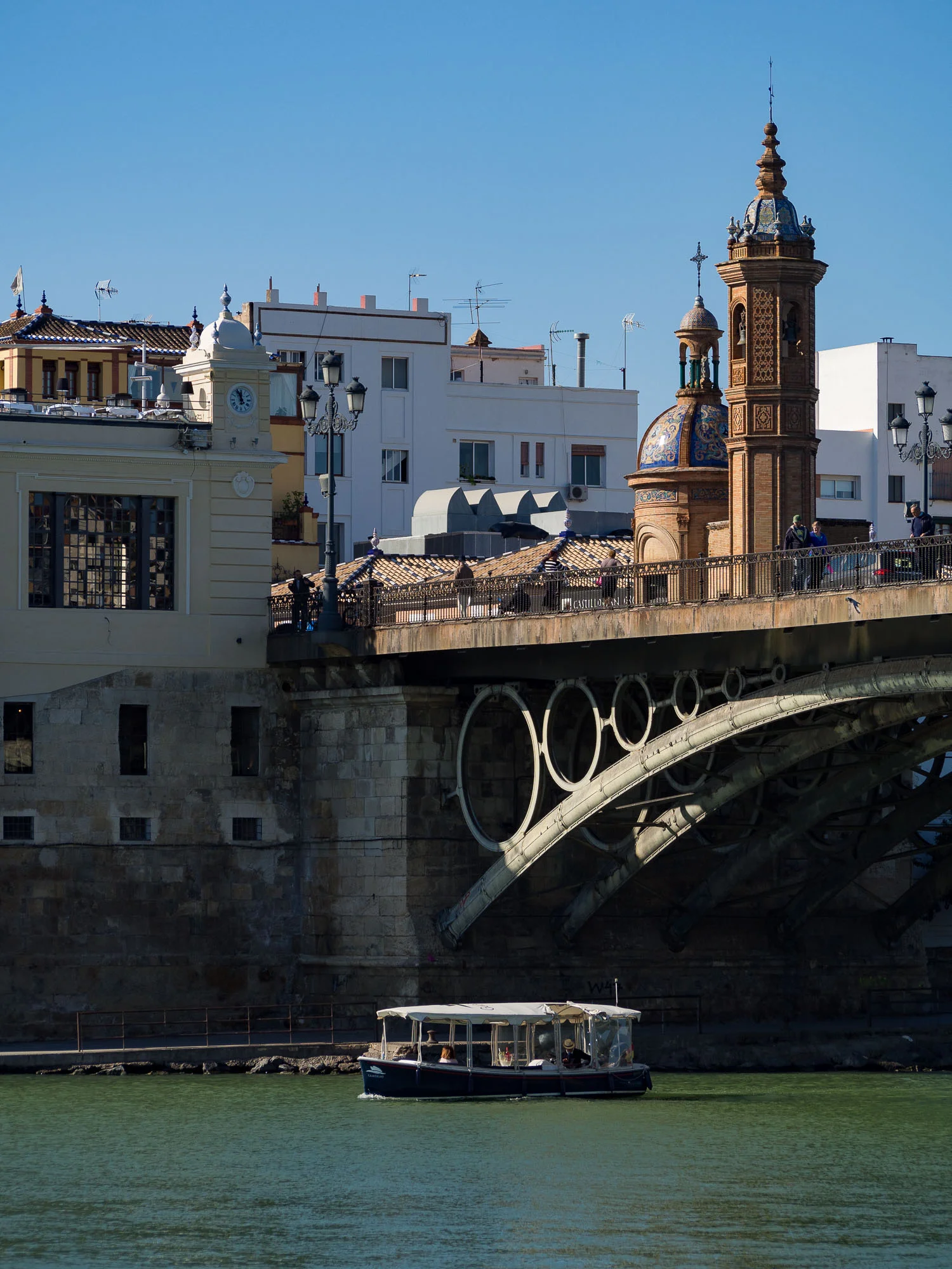 'Electric boat under Puente de Triana' Oly E-M10 mkII + 40-150mm f/4-5.6R @ 78mm, ISO 200, 1/800, f/5.6