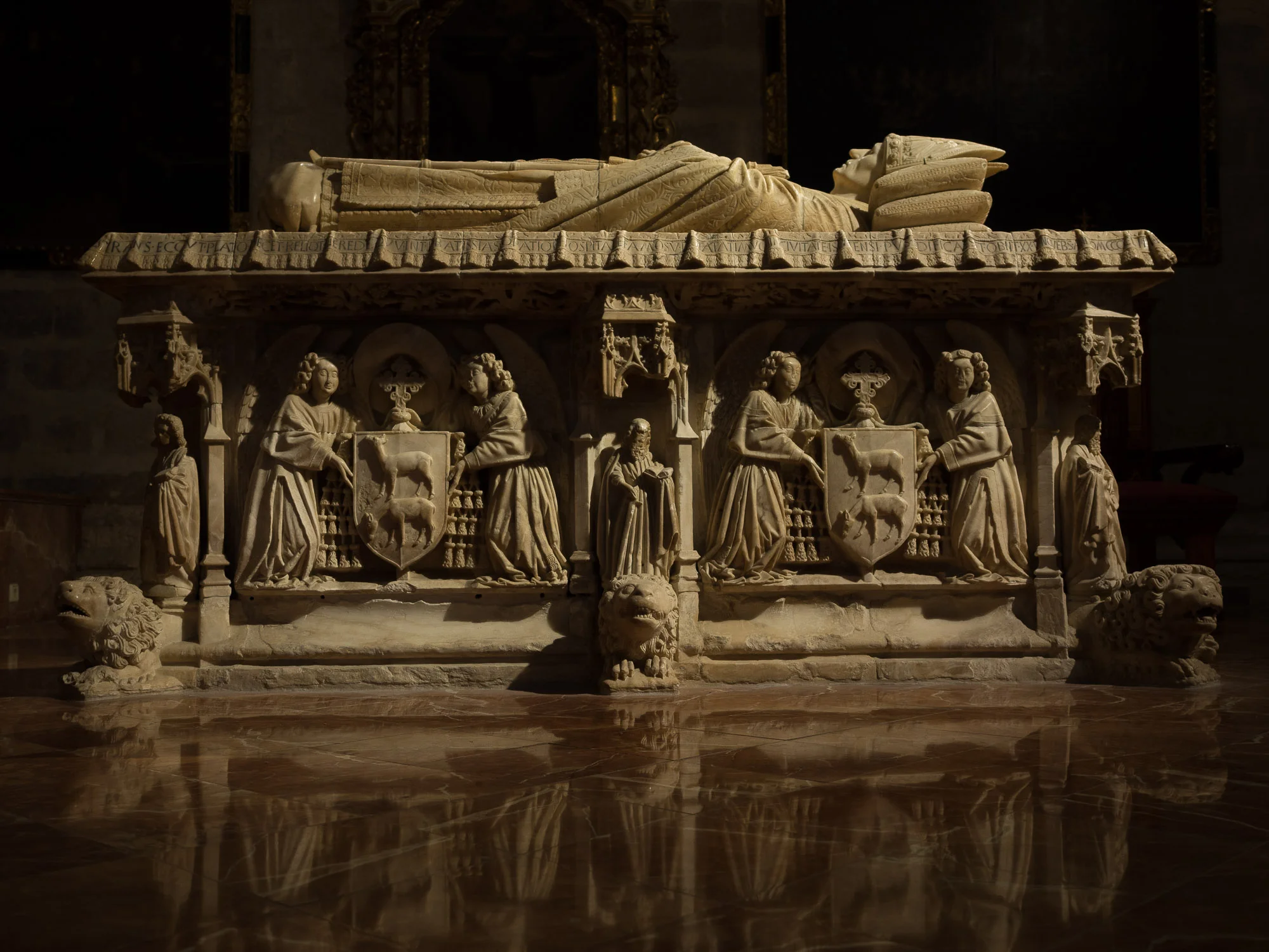 'Tomb of Cardinal Juan de Cervantes and Bocanegra, Cathedral of Saint Mary of the See' Olympus E-M10 mkII + 12-40mm f/2.8PRO @ 17mm, ISO 200, 1/25, f/2.8