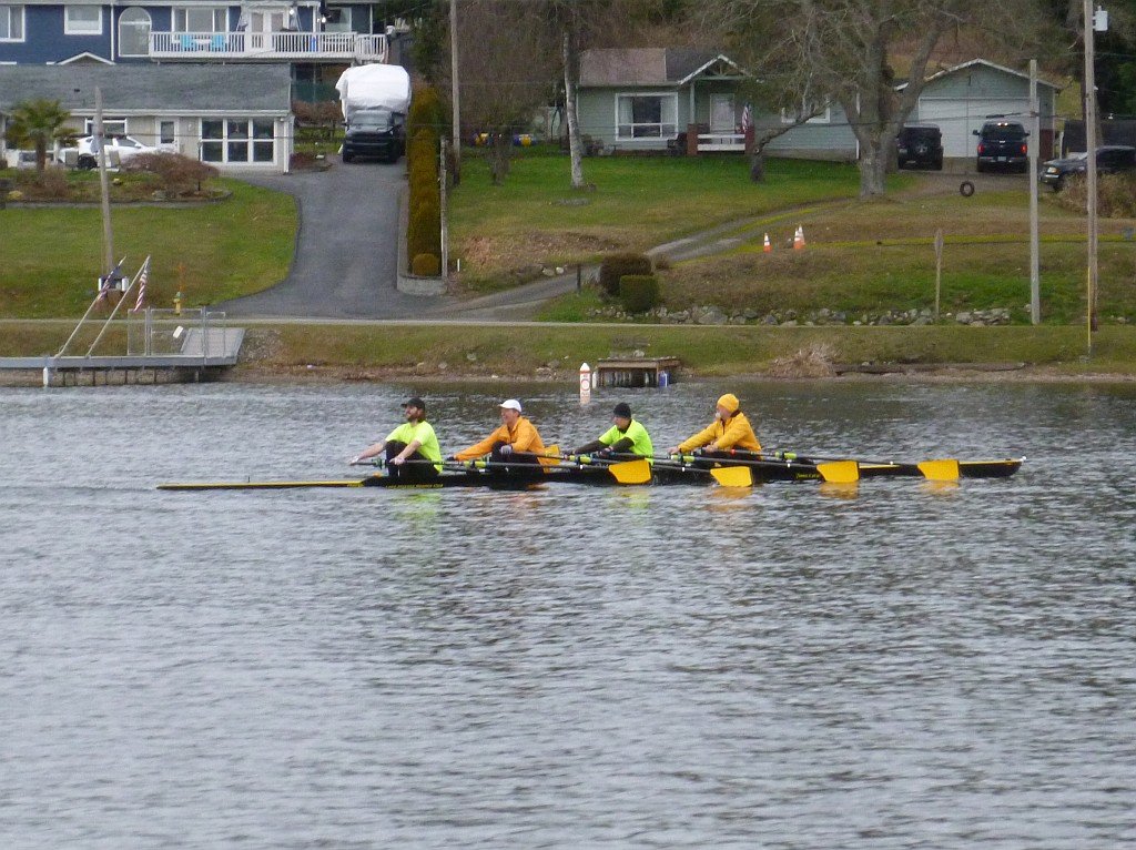 2023 training men quad side oars out.jpg