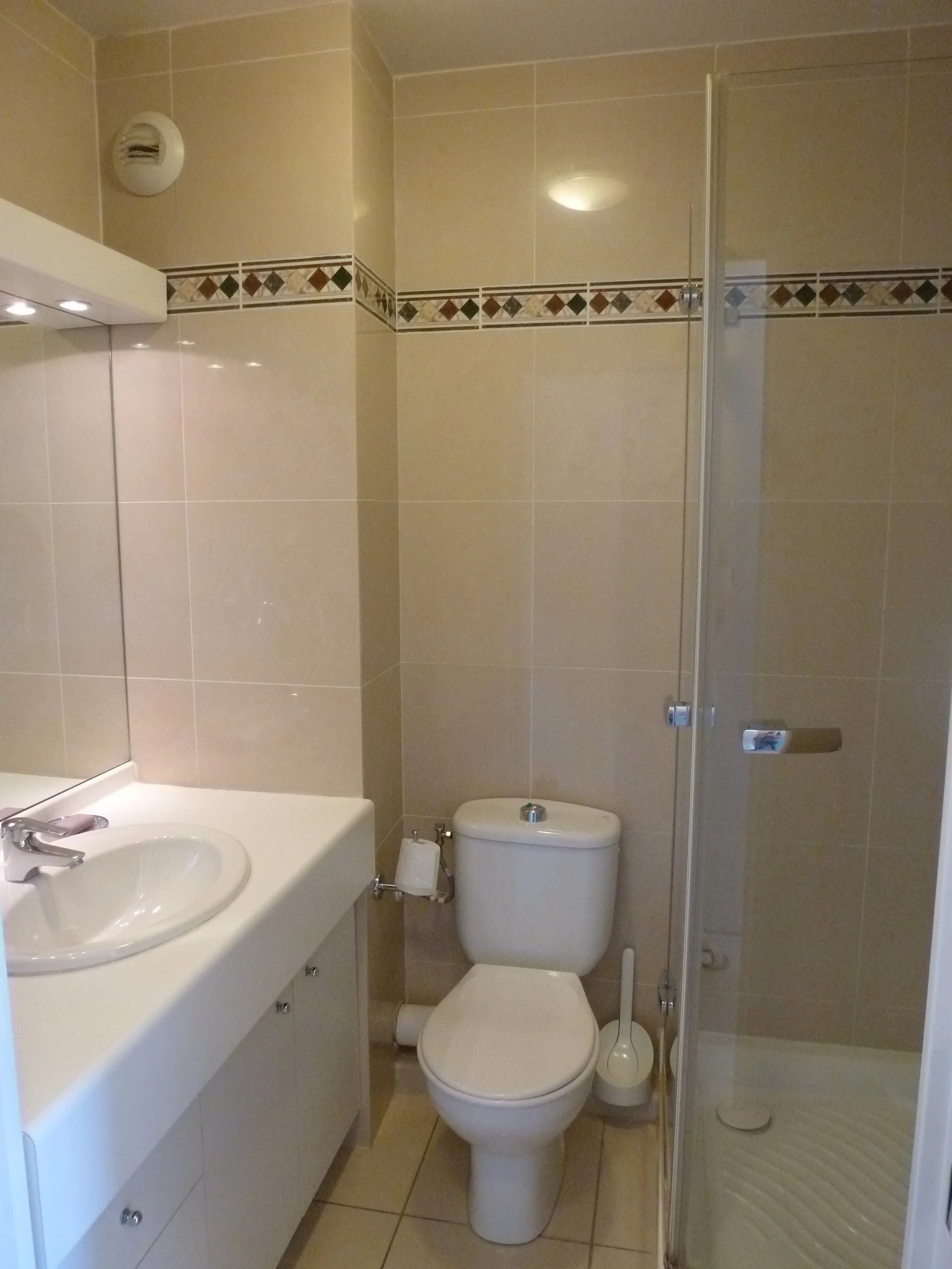 Bathroom 1.jpg