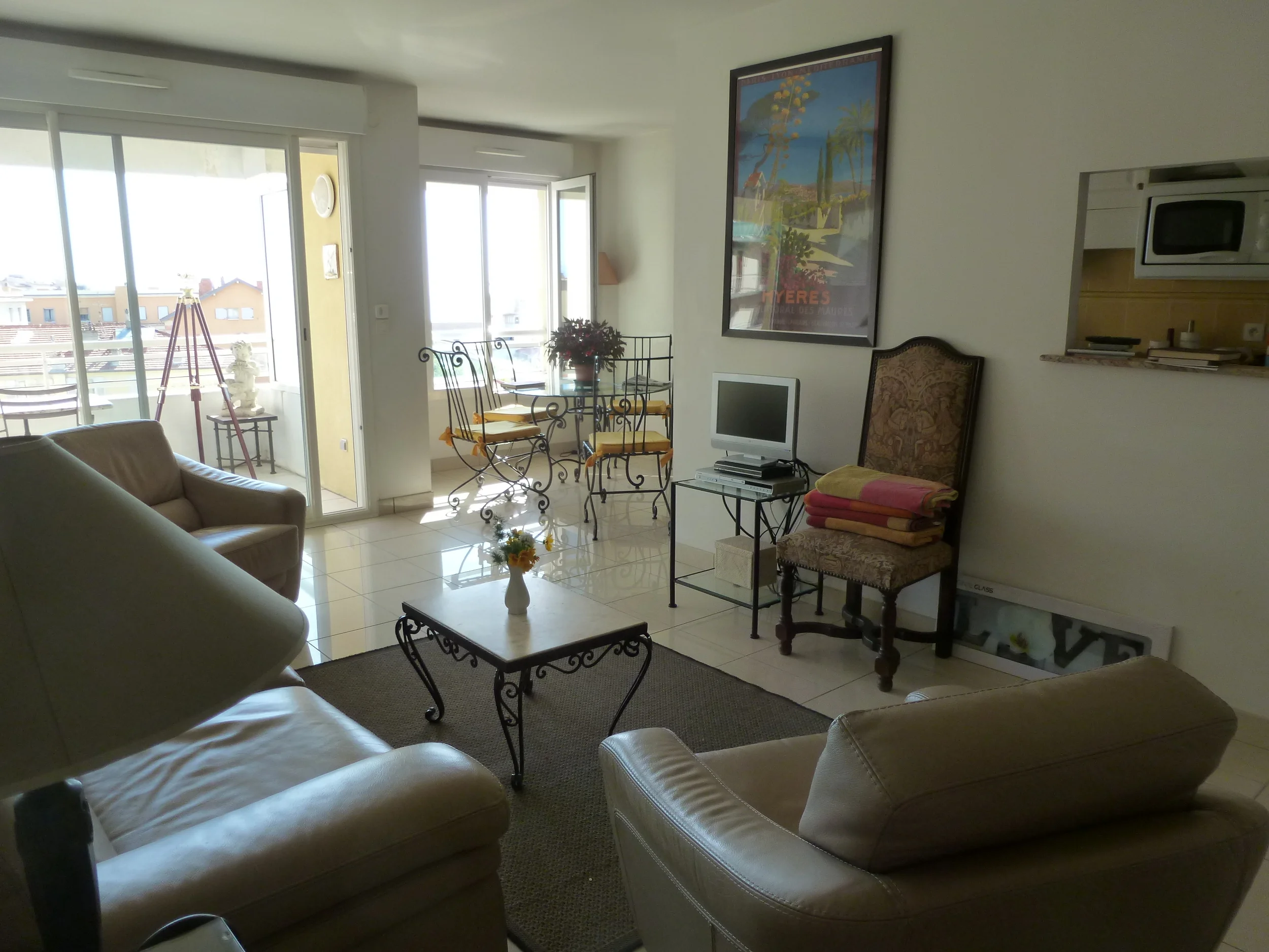Living room 2.JPG