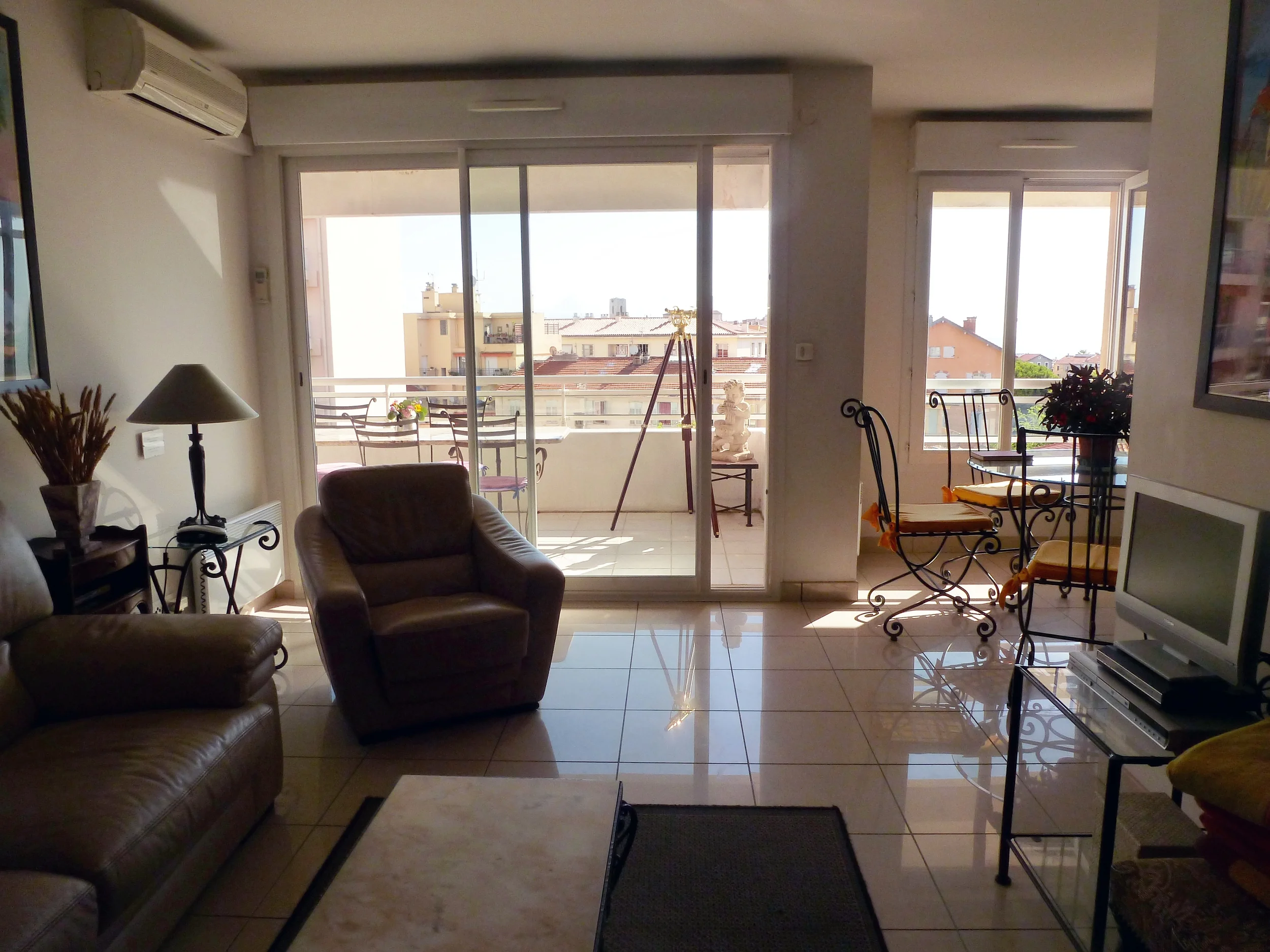 Living room 1.jpg