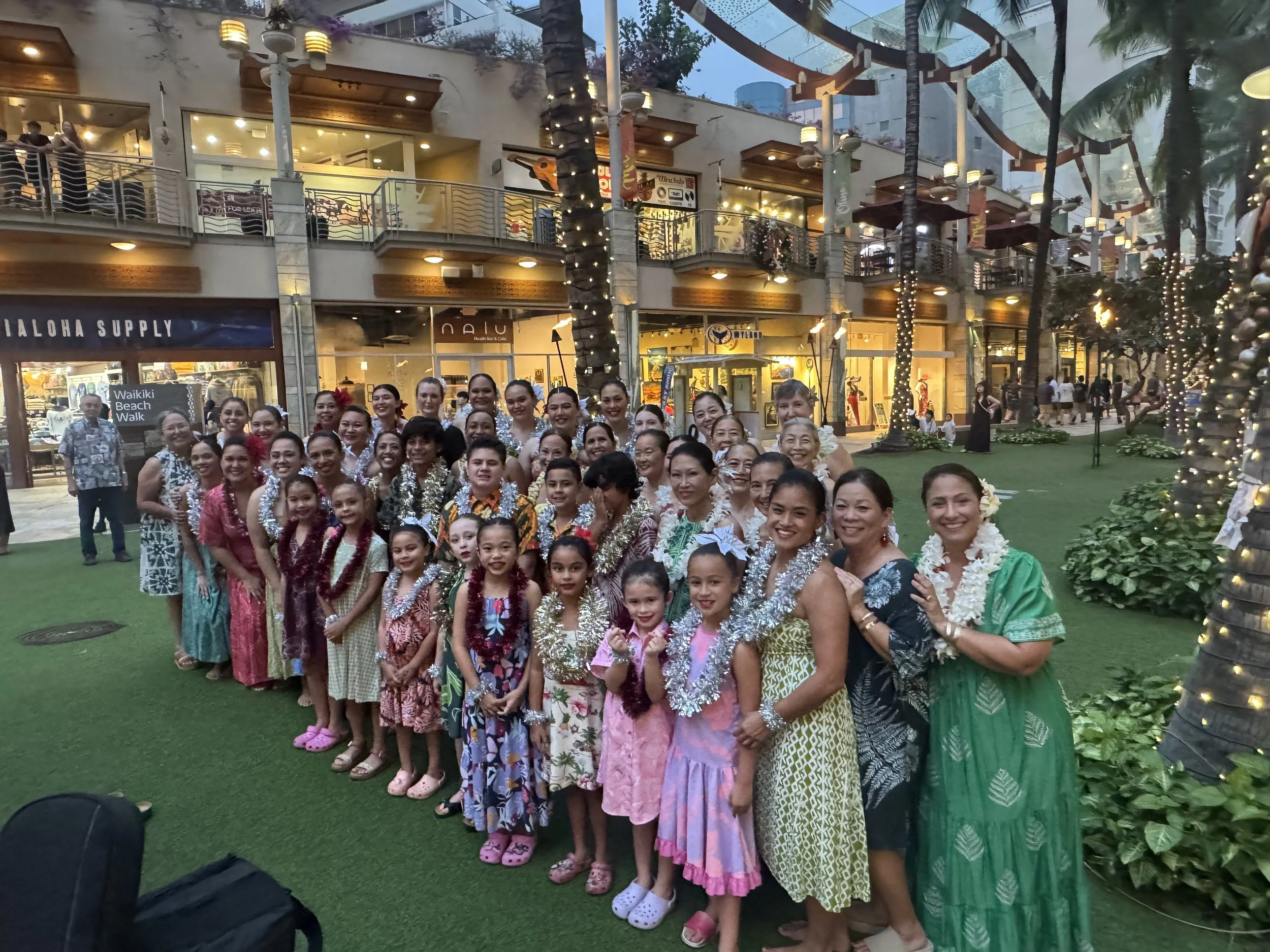 Waikīkī Beachwalk Performance