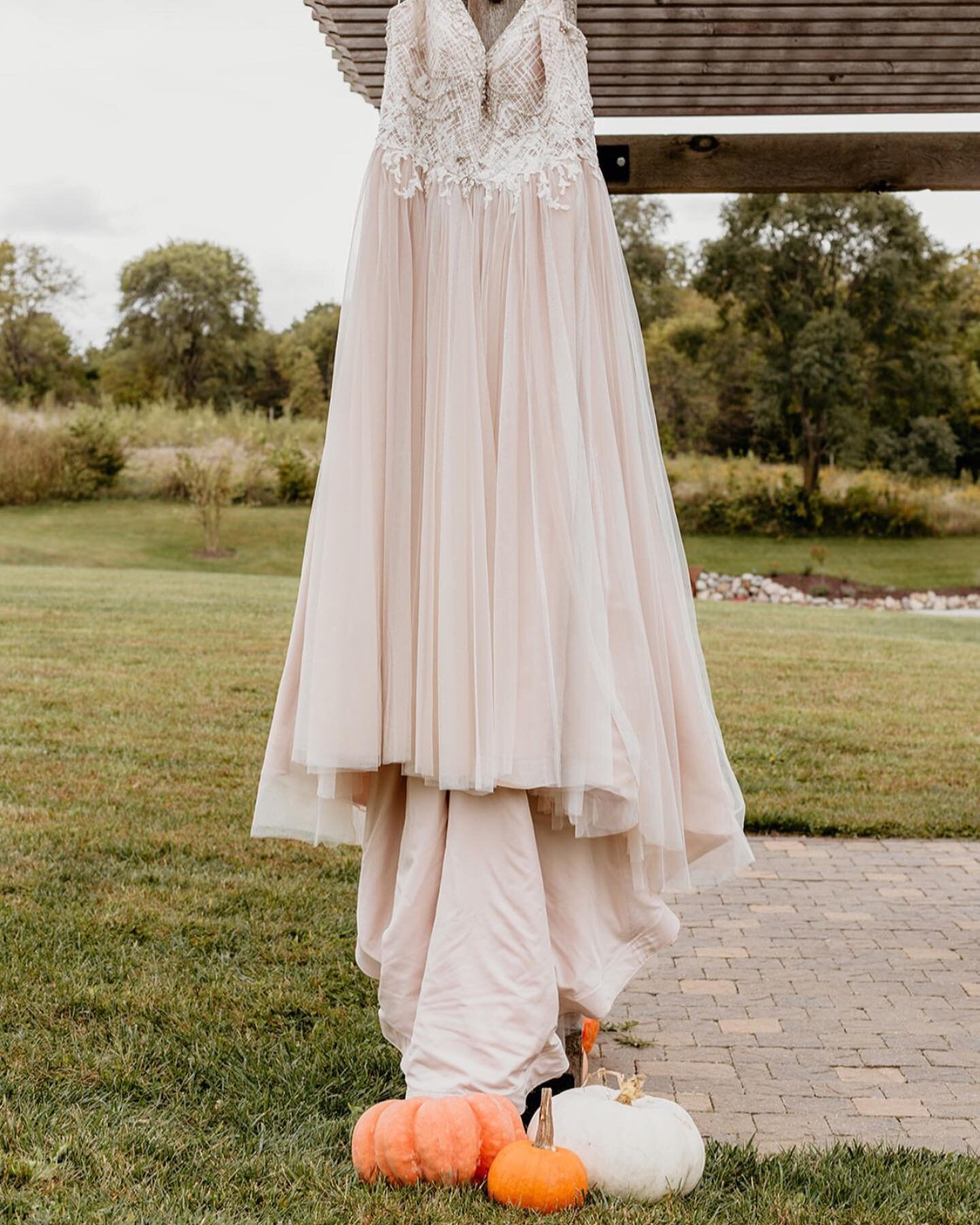 The details 🧡

#fallwedding #weddingphotographer #kcweddingphotographer #kcwedding #kcweddingvideographer #covidwedding #kcbride #kcweddings #kcweddingvendors #elopement #elopementphotographer #kansascity #couplephotography #adventurephotography #co