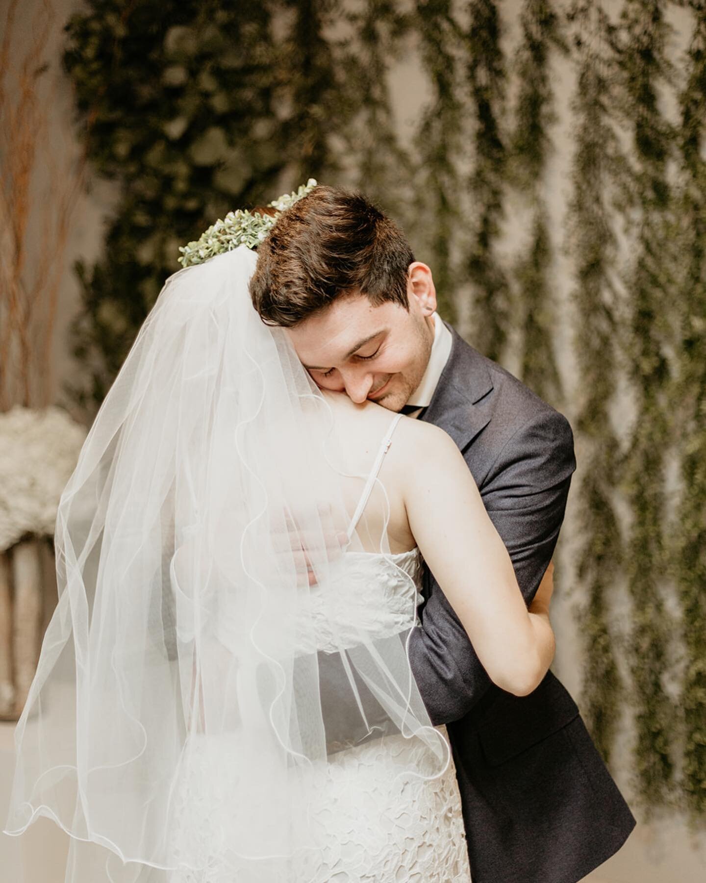 Such a precious first look 💛

#kansascity #kansascityphotographer #kansascitywedding #kansascityweddingphotographer #kansascityweddings #kansascityweddingphotography #kcmo #ks #kansaswedding #kansasweddingphotographer #kansasweddingphotography #kcwe