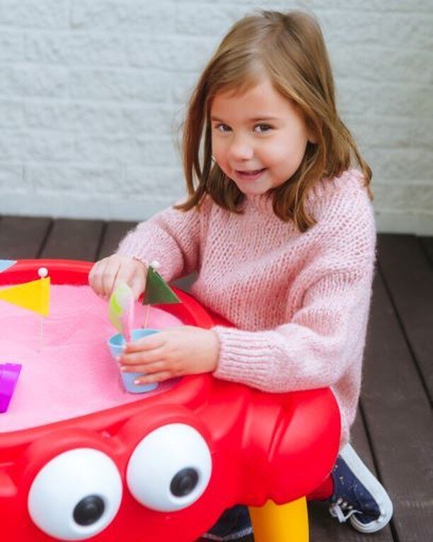 We're tickled PINK that it's the First Day of Spring! Get your backyard spring-ready with a bag of colorful Crayola Play Sand! Find it today at your local Walmart Store! #PlaySand #CrayolaPlaySand #Crayola #Sandbox #ColorSand #BackyardFun #KidActivit