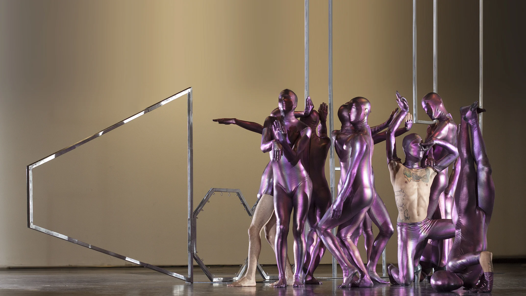 Osias Yanov, VI SESIÓN EN EL PARLAMENTO , 2015, video still from performance