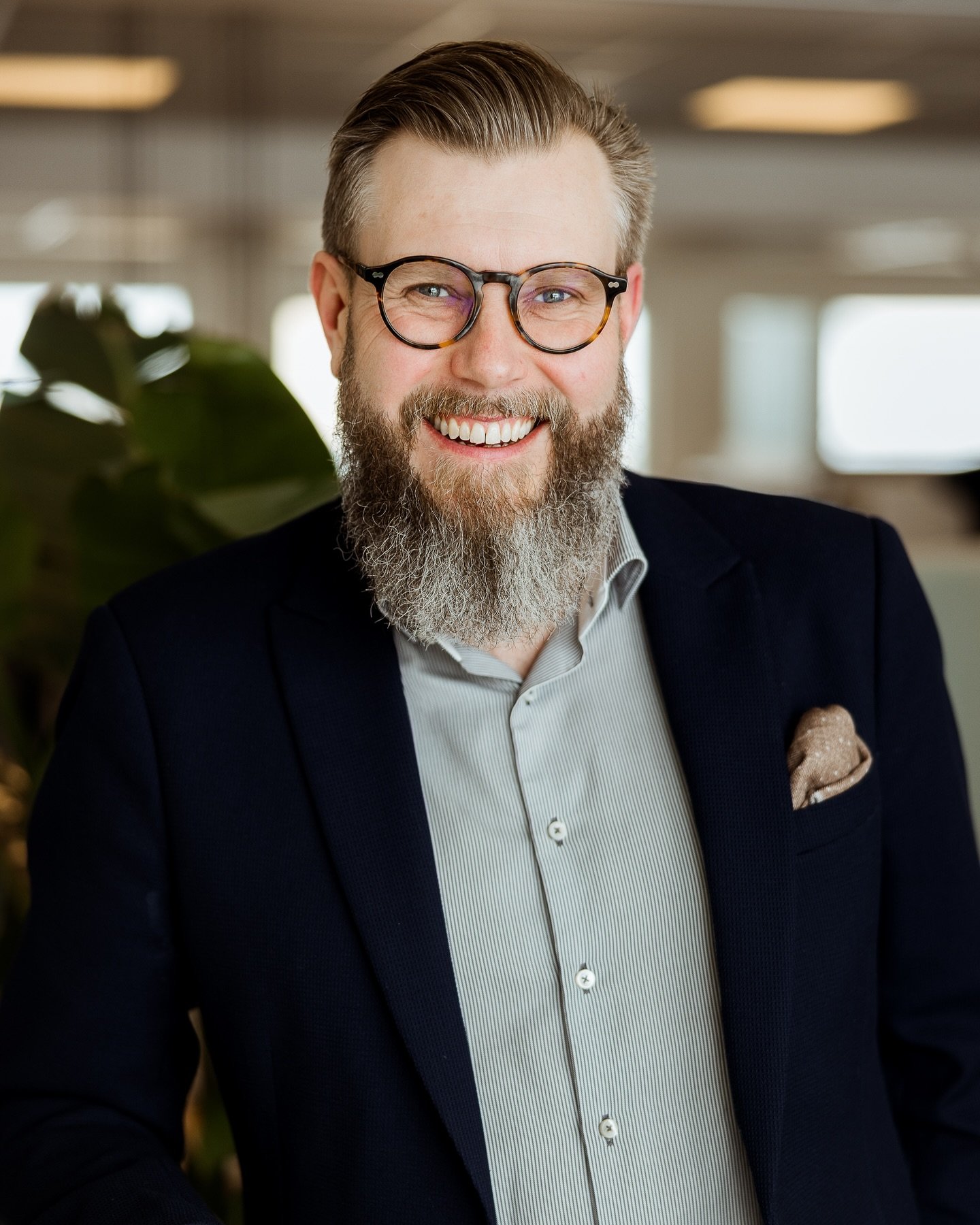 Arrow, företaget som stolt visar upp sin främsta tillgång på väggen!
Med jämna mellanrum åker jag dit för att fotografera ny personal och bilderna får sedan bland annat pryda kontorets vägg. Hej